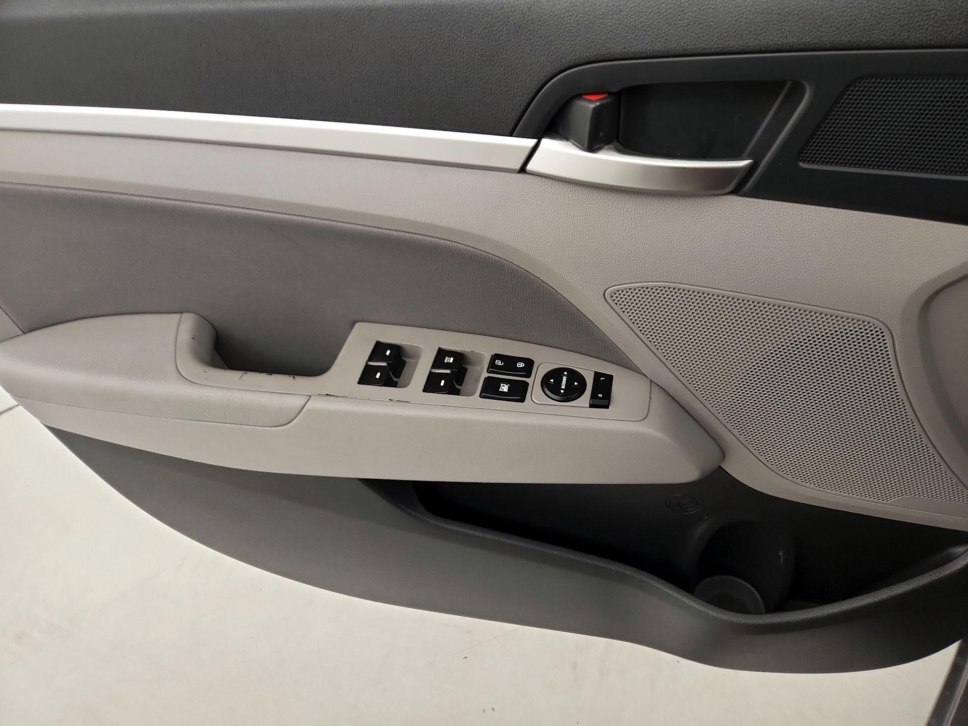 Thumbnail: 2020 Hyundai Elantra - 12