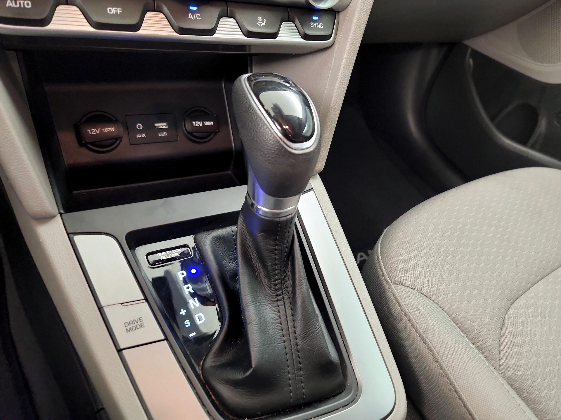 Thumbnail: 2020 Hyundai Elantra - 17