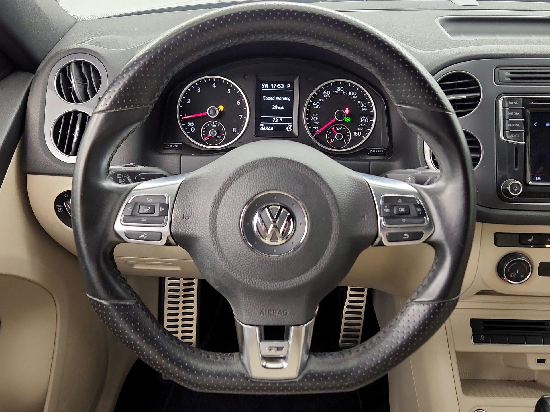 Thumbnail: 2016 Volkswagen Tiguan - 10