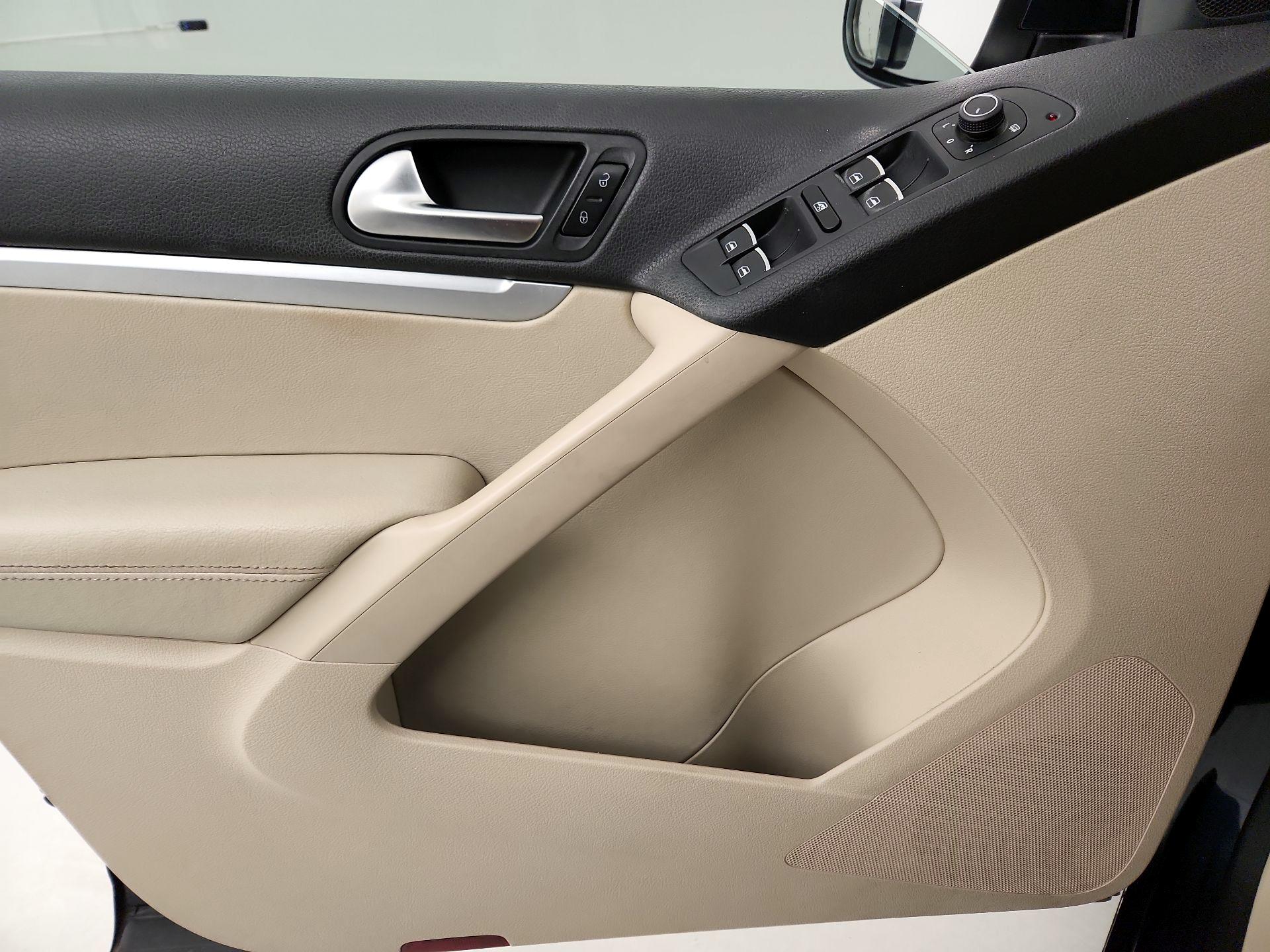Thumbnail: 2016 Volkswagen Tiguan - 12