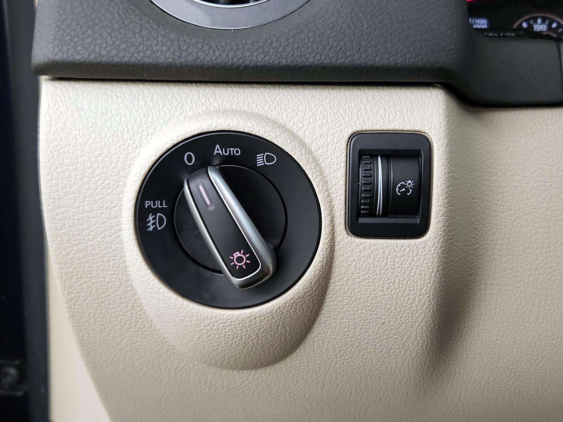 Thumbnail: 2016 Volkswagen Tiguan - 13