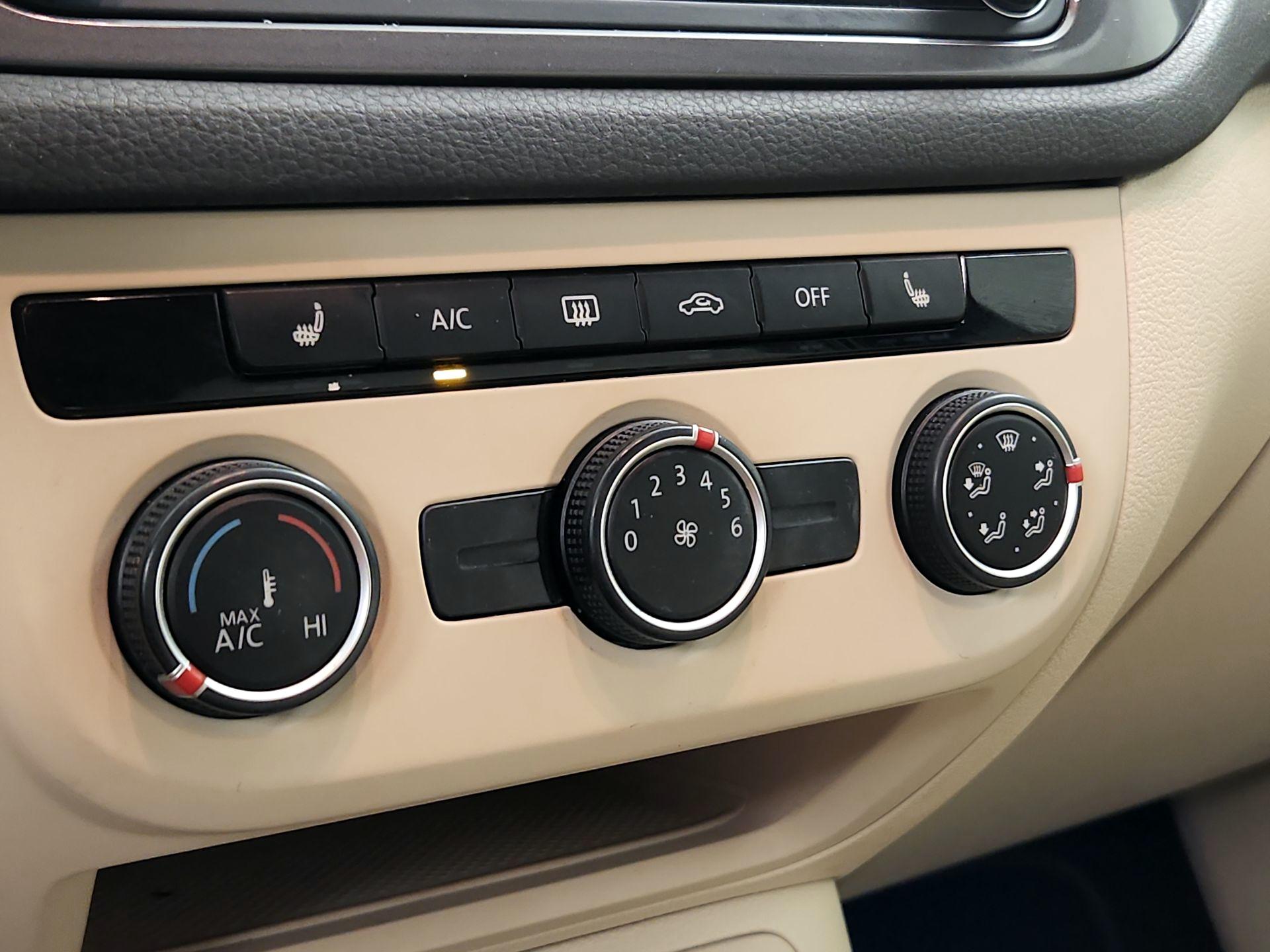Thumbnail: 2016 Volkswagen Tiguan - 16