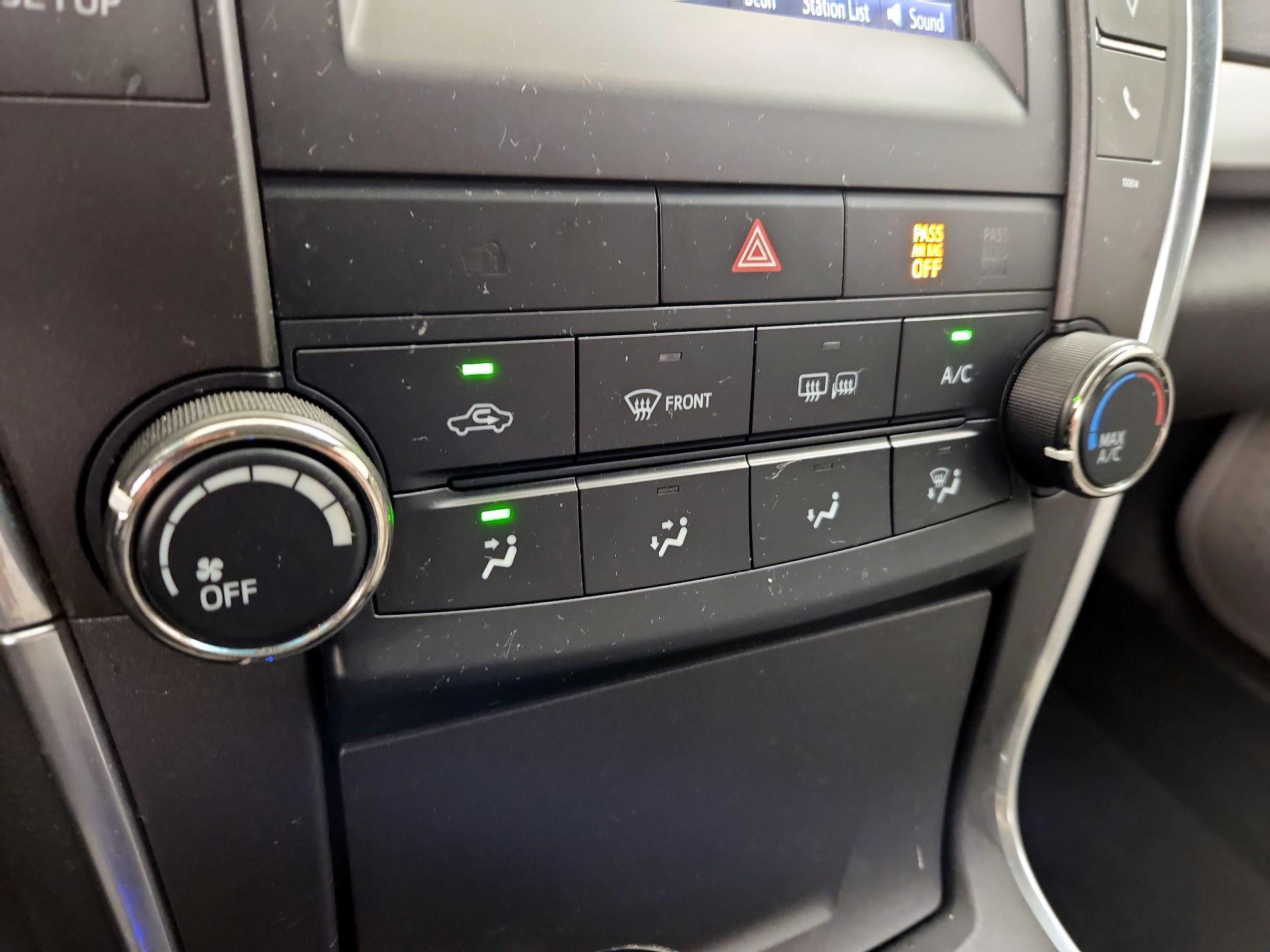 Thumbnail: 2016 Toyota Camry - 16