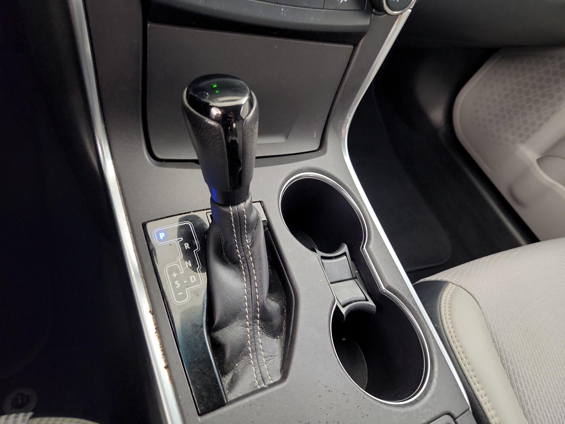 Thumbnail: 2016 Toyota Camry - 17