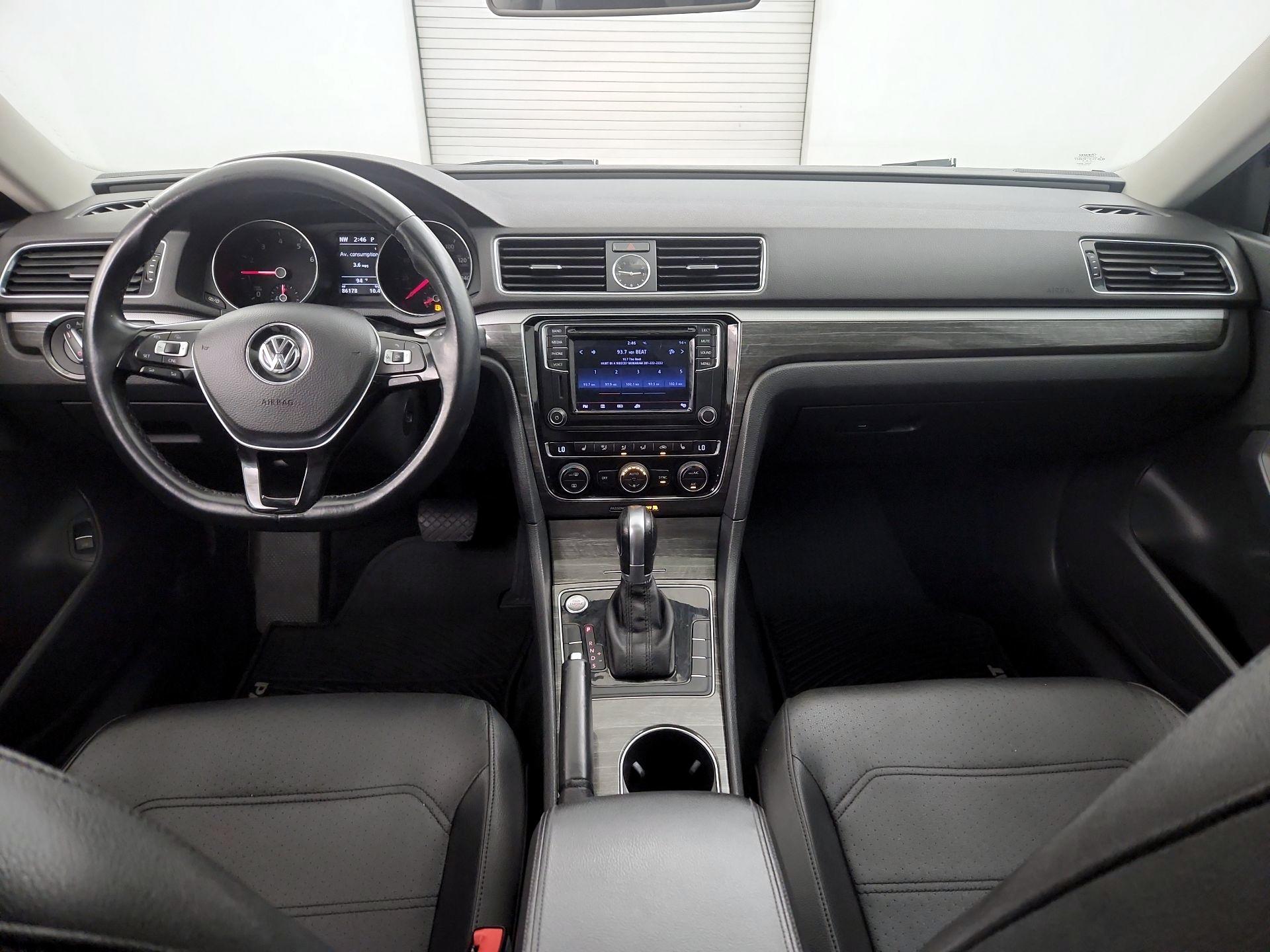Thumbnail: 2017 Volkswagen Passat - 9