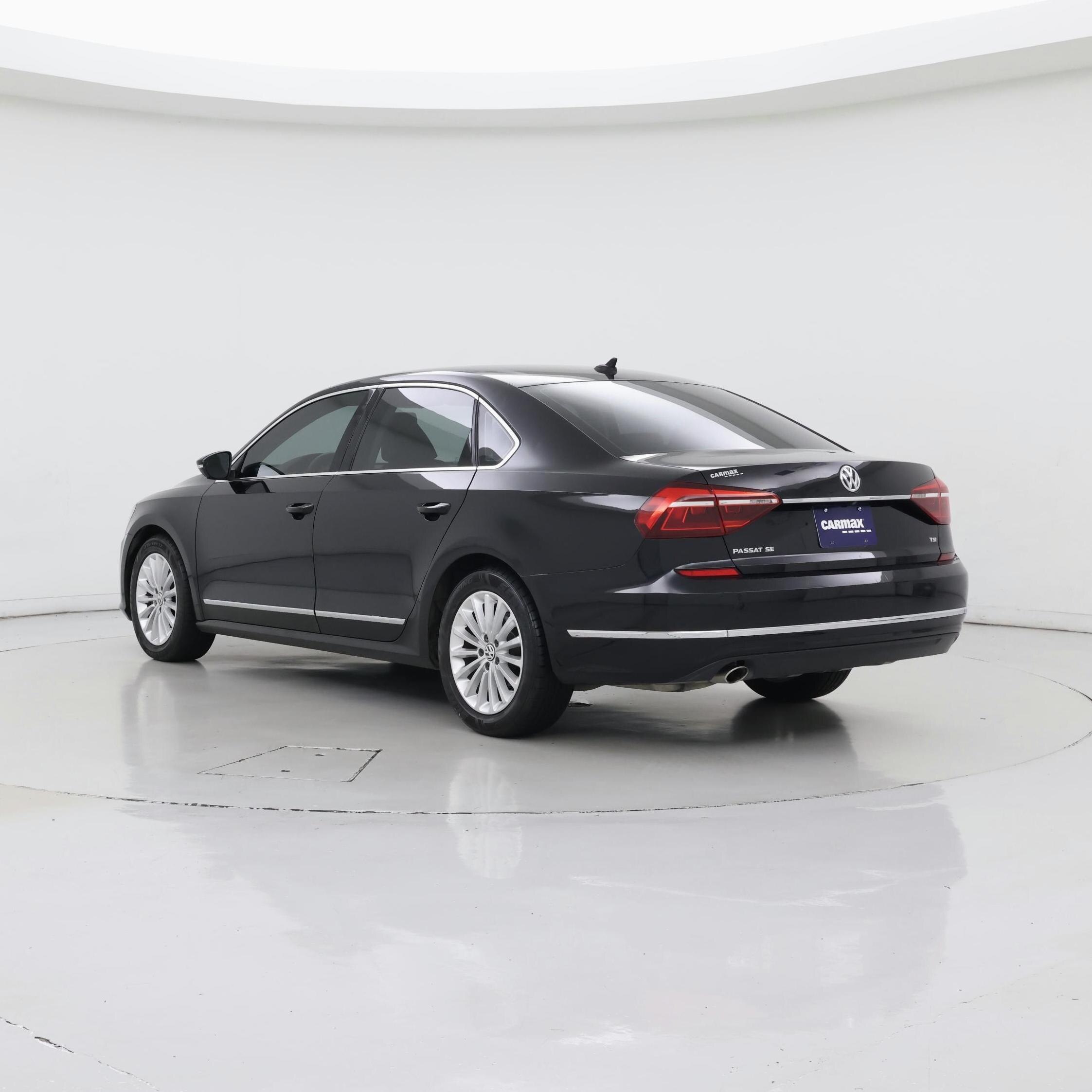 Thumbnail: 2017 Volkswagen Passat - 2