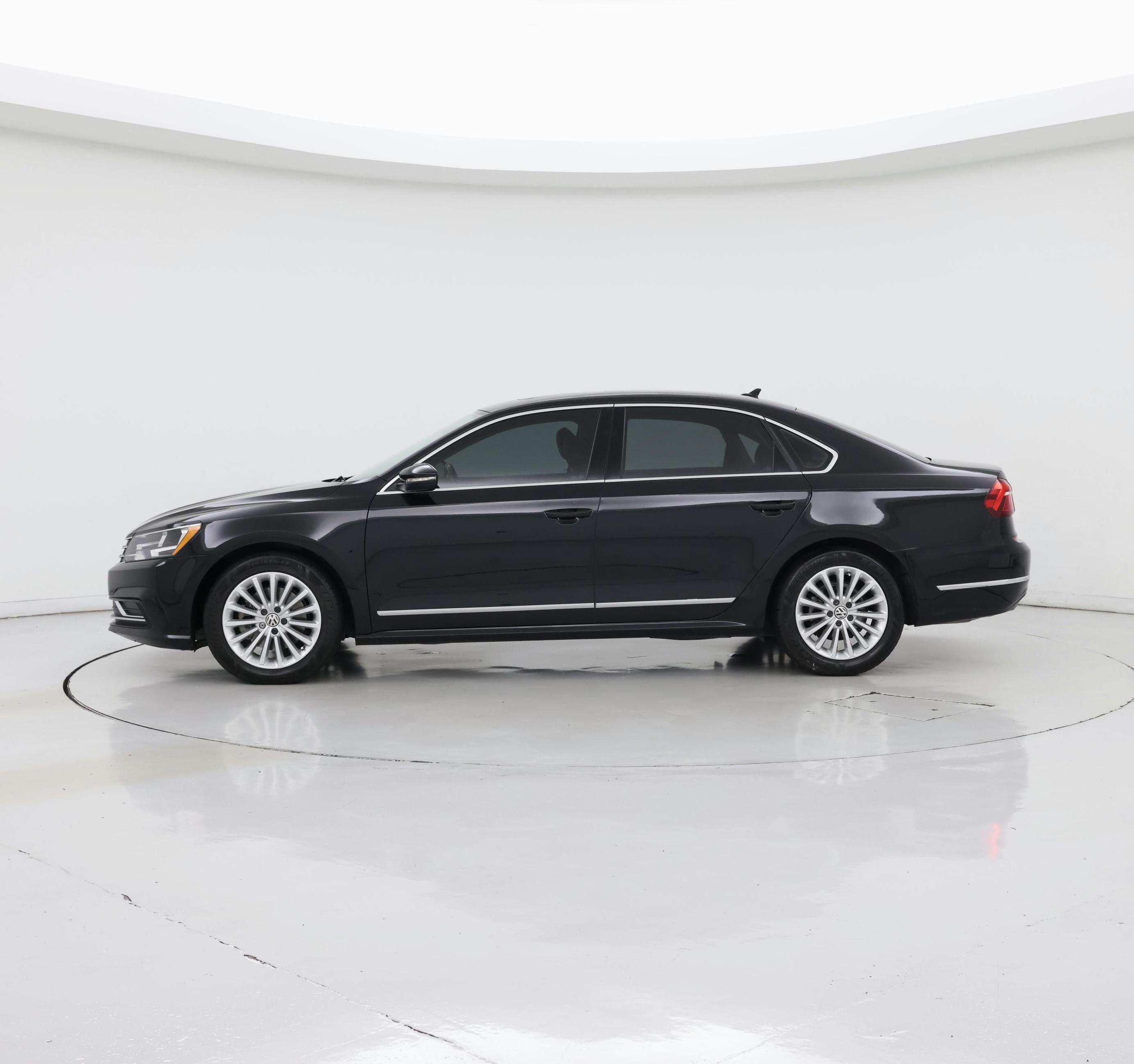 Thumbnail: 2017 Volkswagen Passat - 3