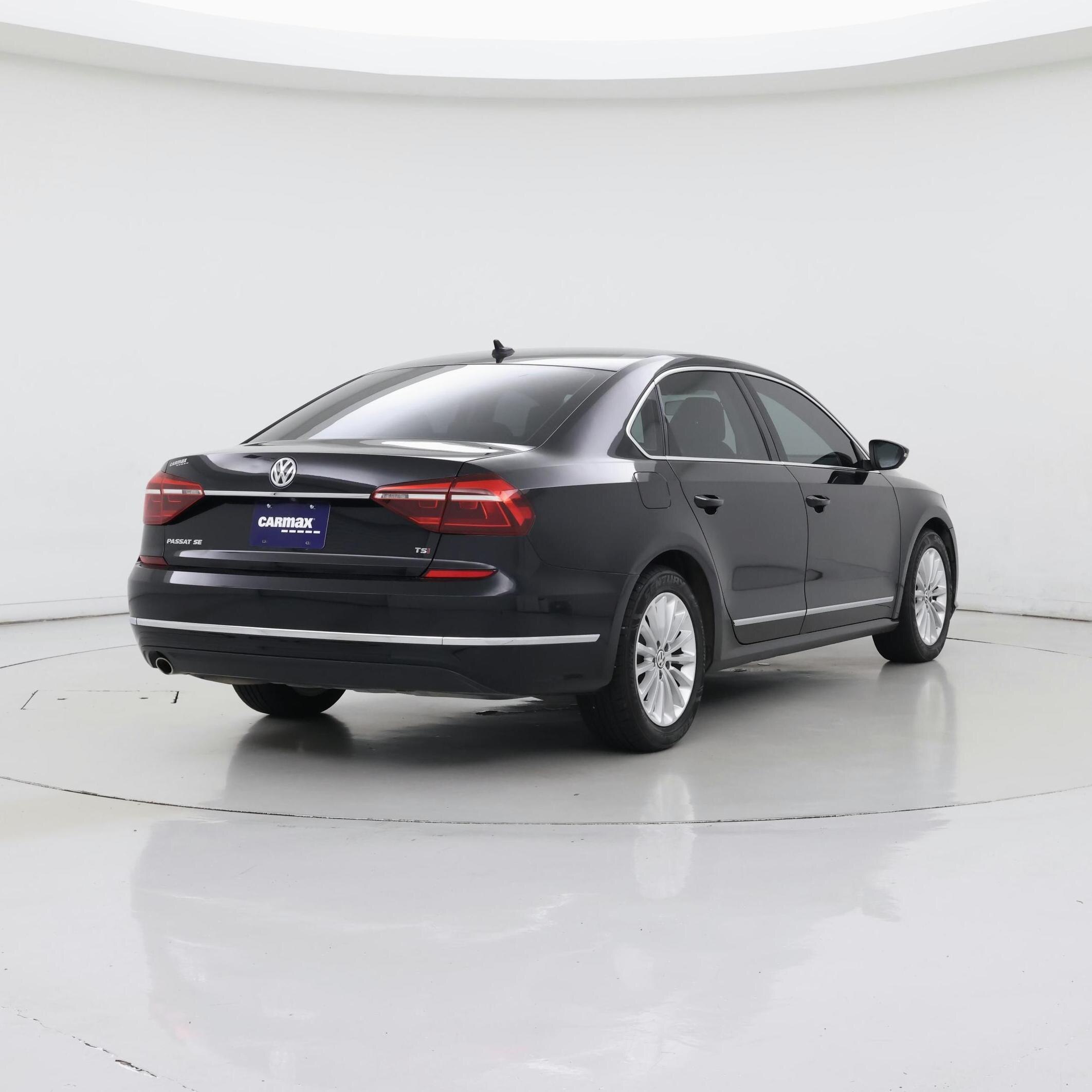 Thumbnail: 2017 Volkswagen Passat - 8