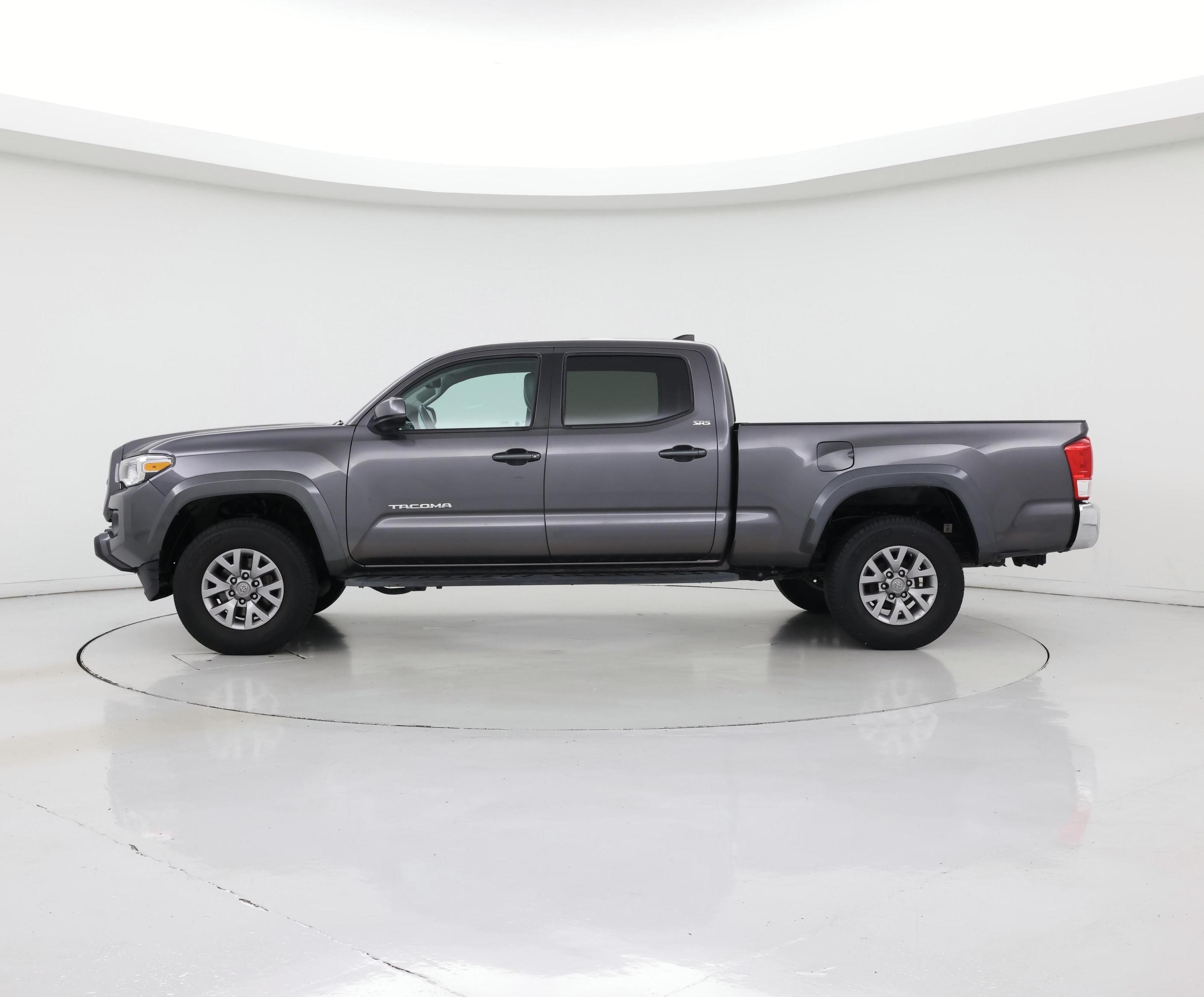 Thumbnail: 2017 Toyota Tacoma - 3