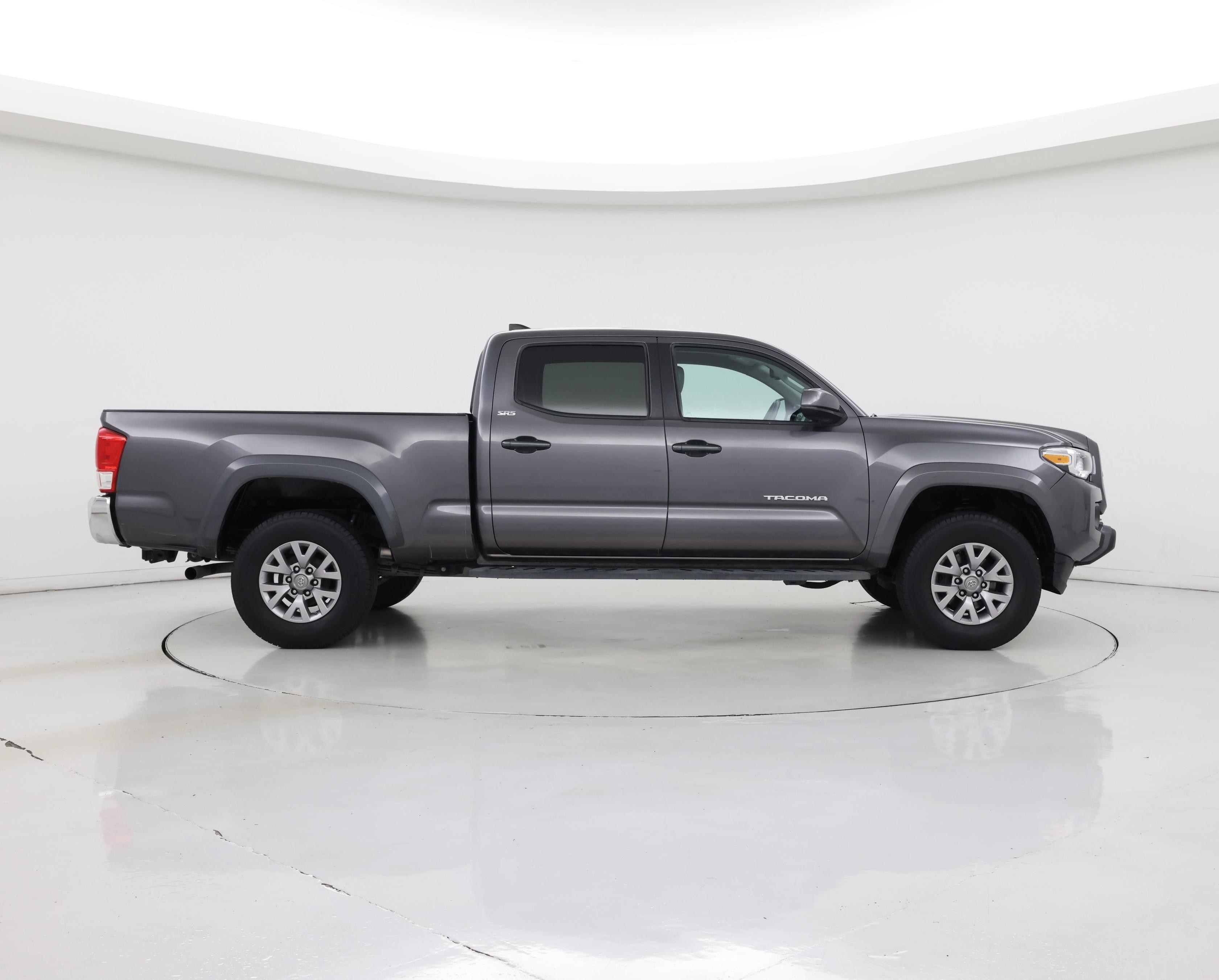 Thumbnail: 2017 Toyota Tacoma - 7