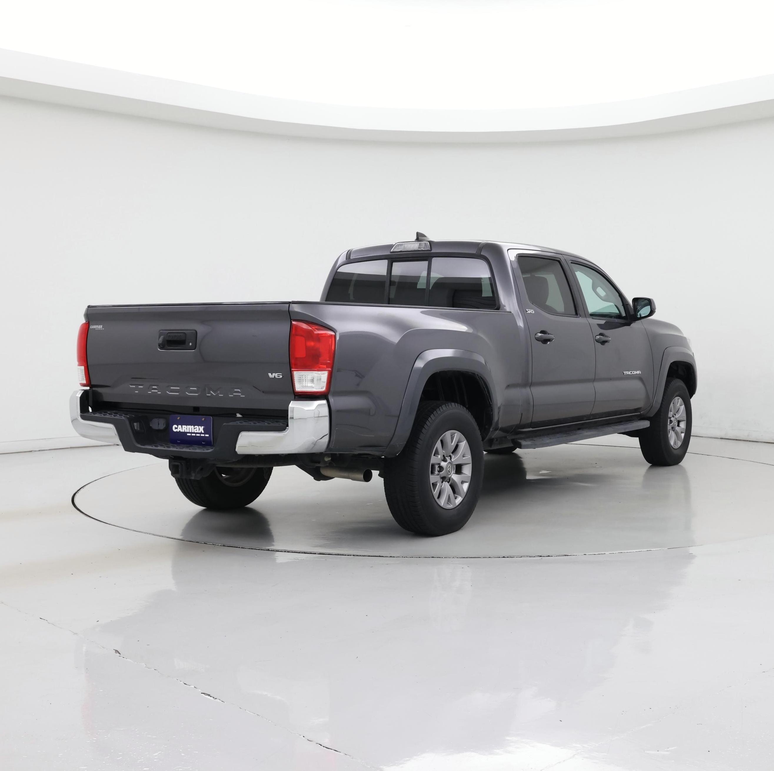 Thumbnail: 2017 Toyota Tacoma - 8