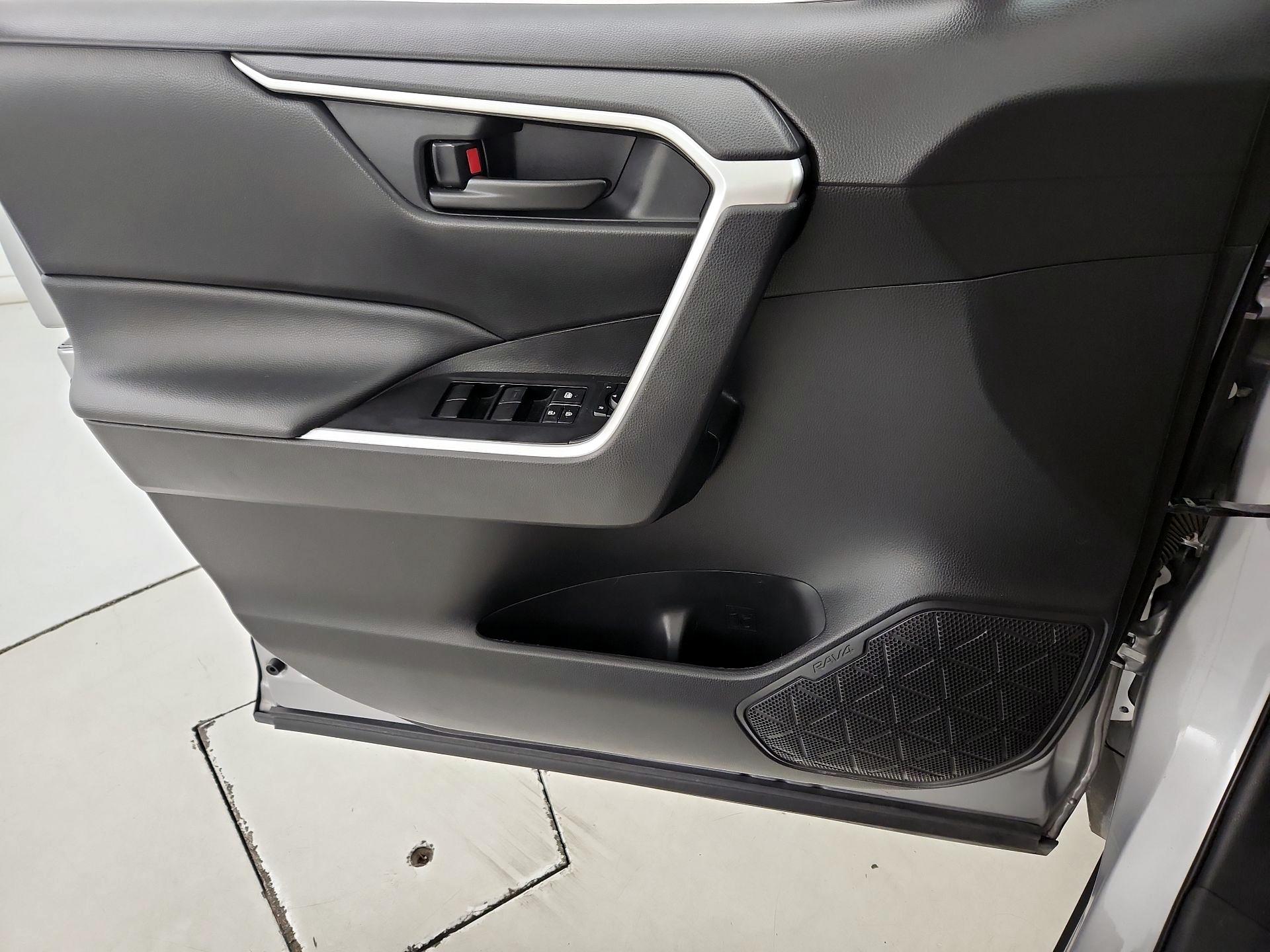 Thumbnail: 2021 Toyota RAV4 - 12