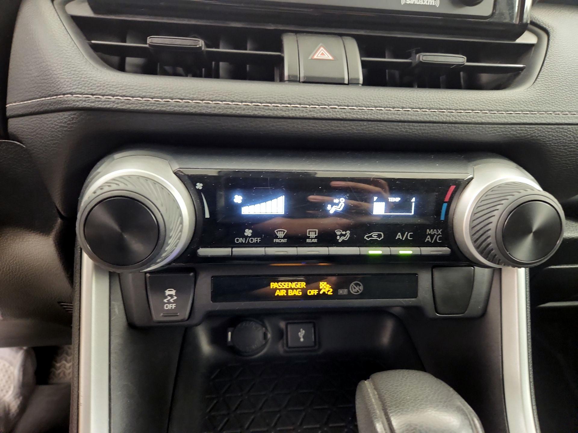 Thumbnail: 2021 Toyota RAV4 - 16