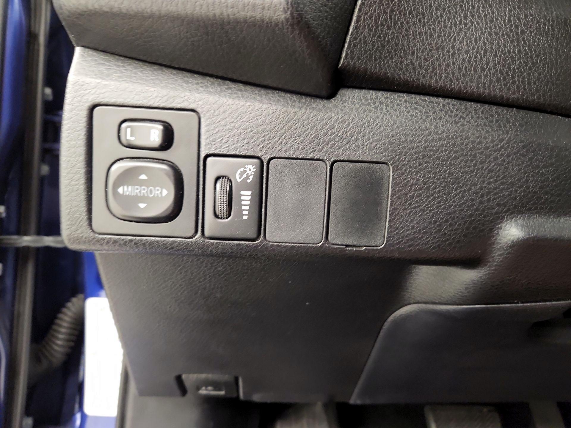 Thumbnail: 2016 Toyota Corolla - 13