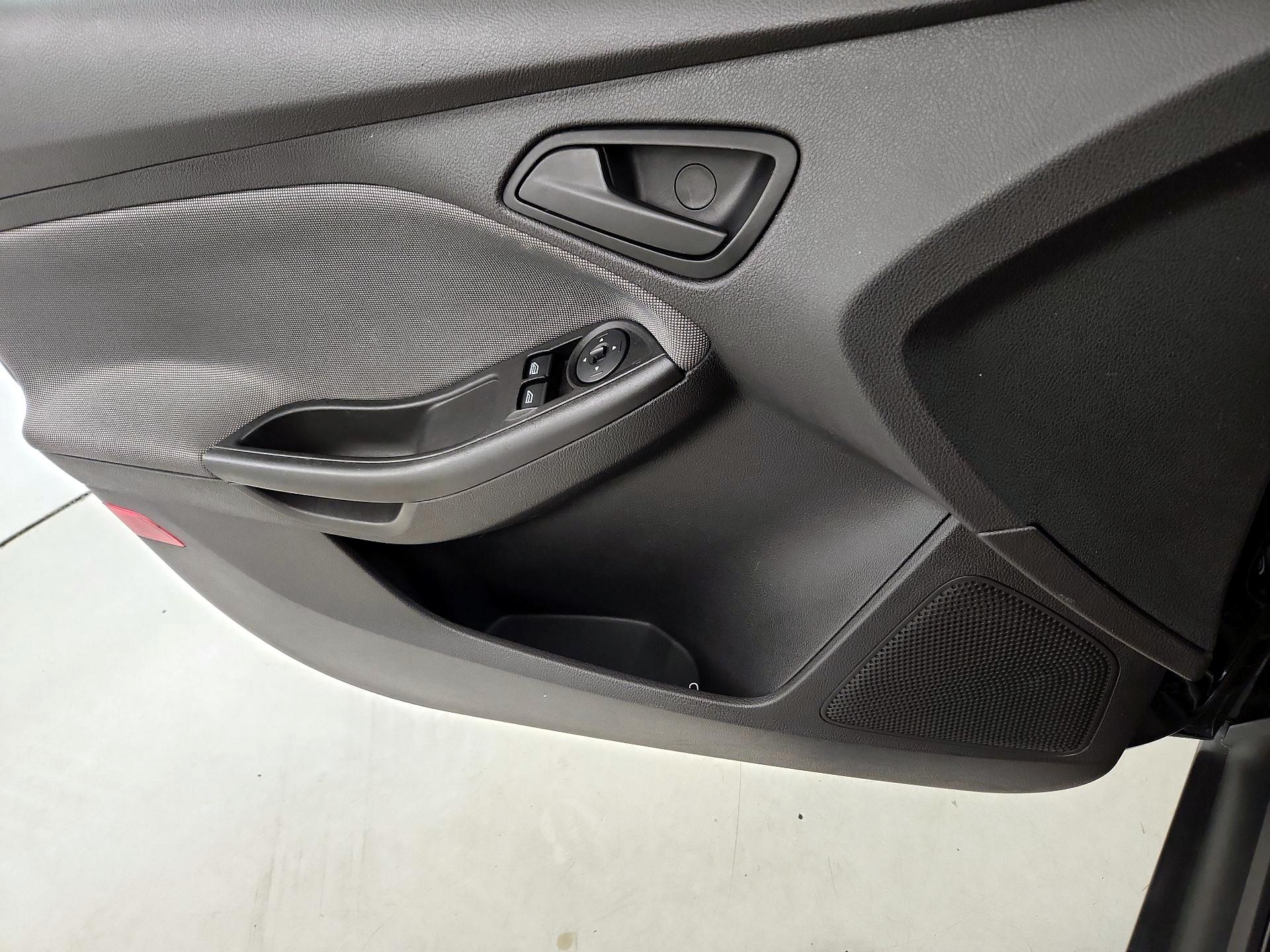 Thumbnail: 2014 Ford Focus - 12