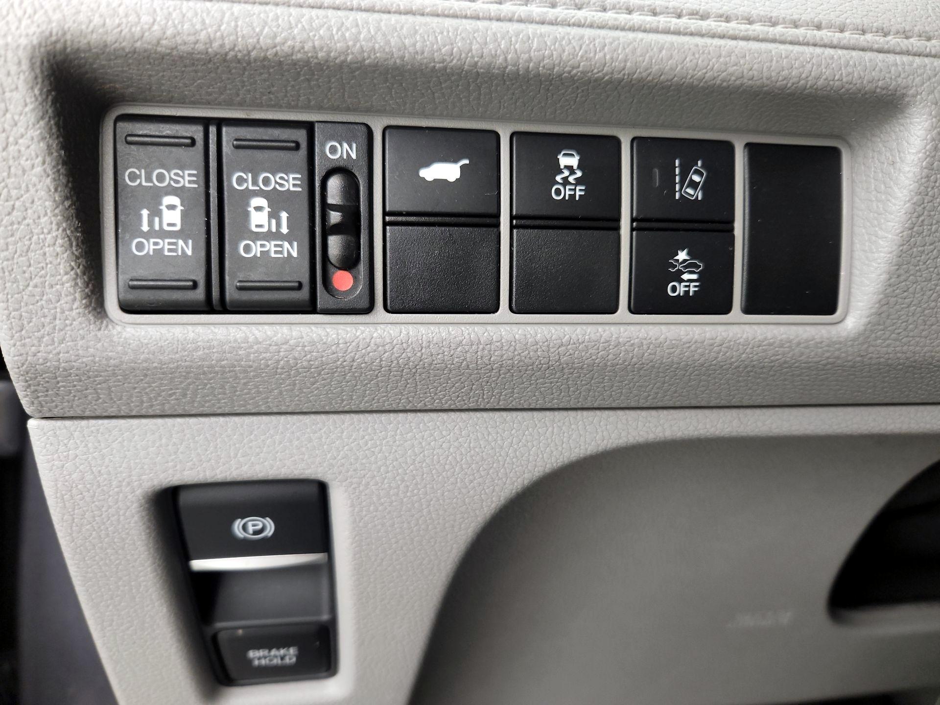 Thumbnail: 2019 Honda Odyssey - 13