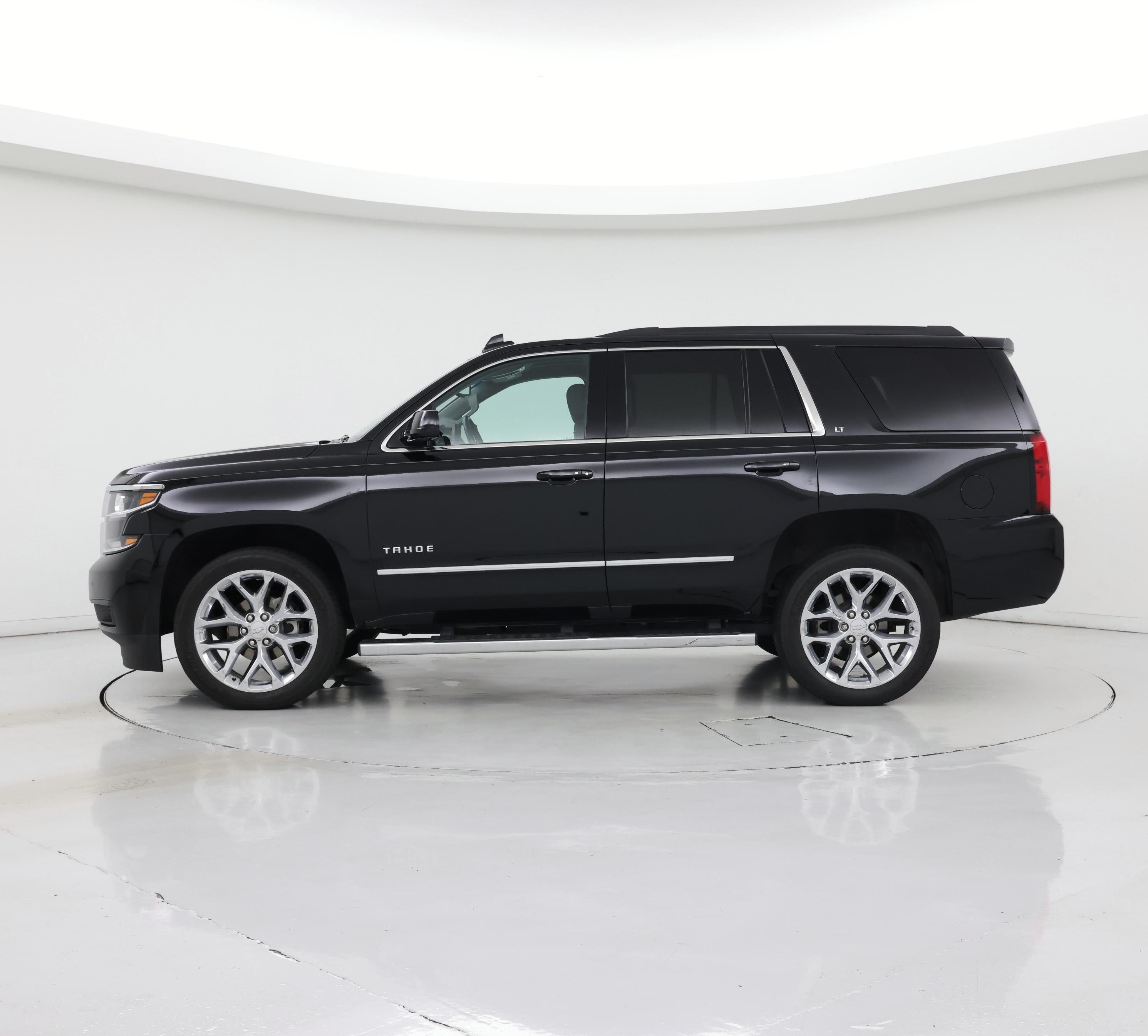 Thumbnail: 2017 Chevrolet Tahoe - 3