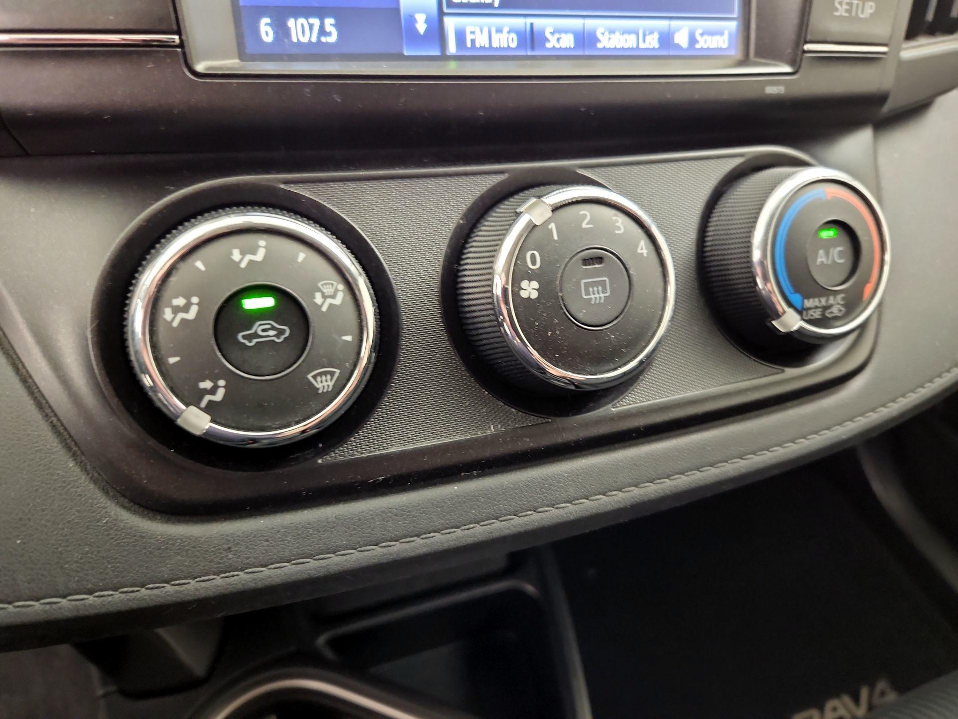 Thumbnail: 2016 Toyota RAV4 - 16