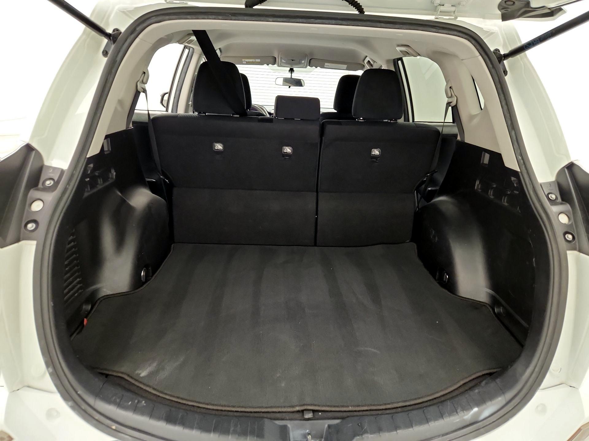 Thumbnail: 2016 Toyota RAV4 - 20