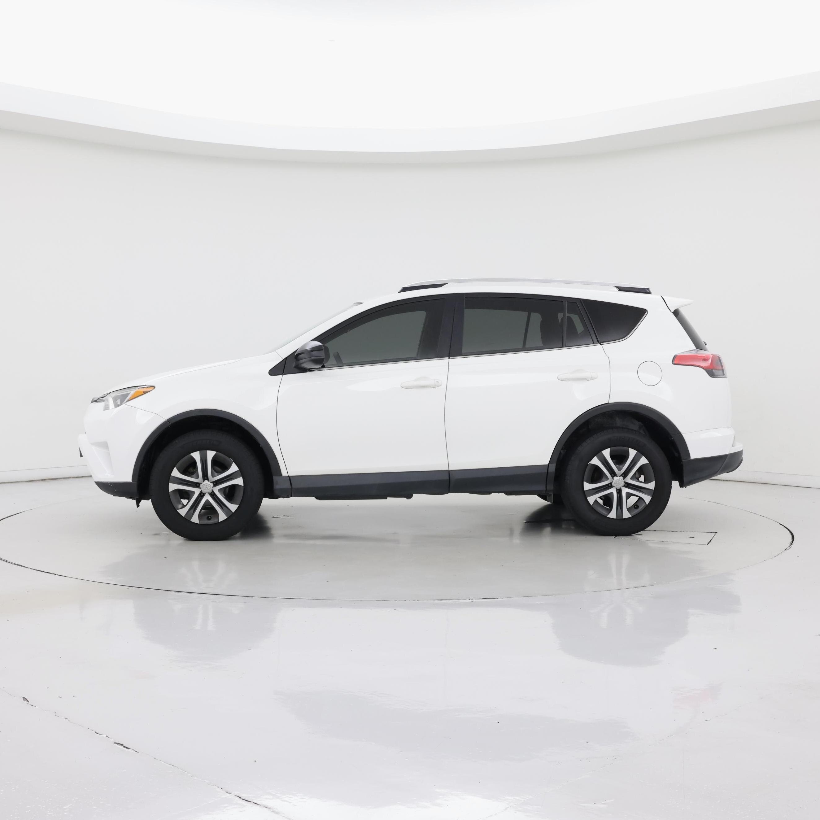 Thumbnail: 2016 Toyota RAV4 - 3