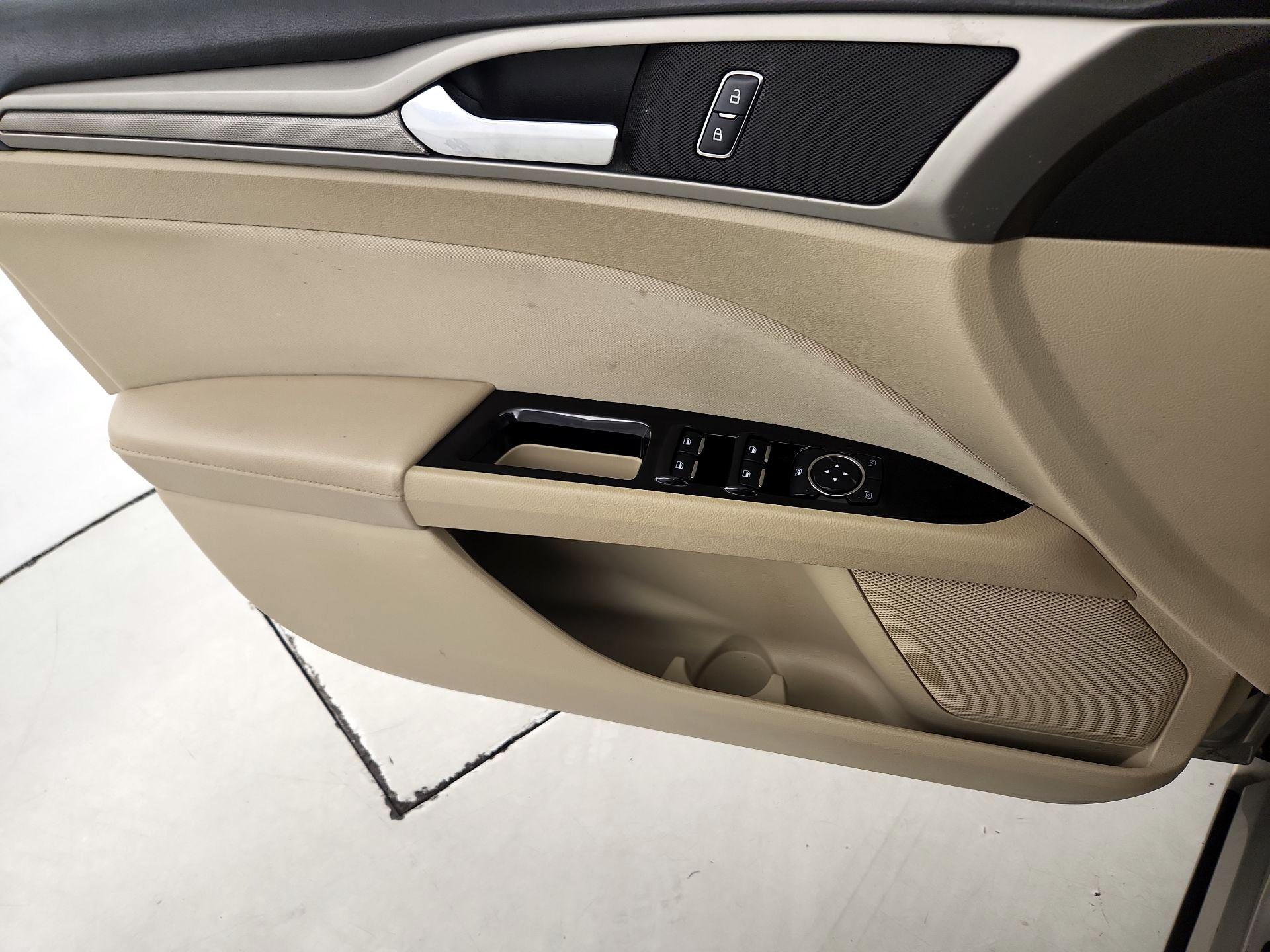 Thumbnail: 2015 Ford Fusion - 12