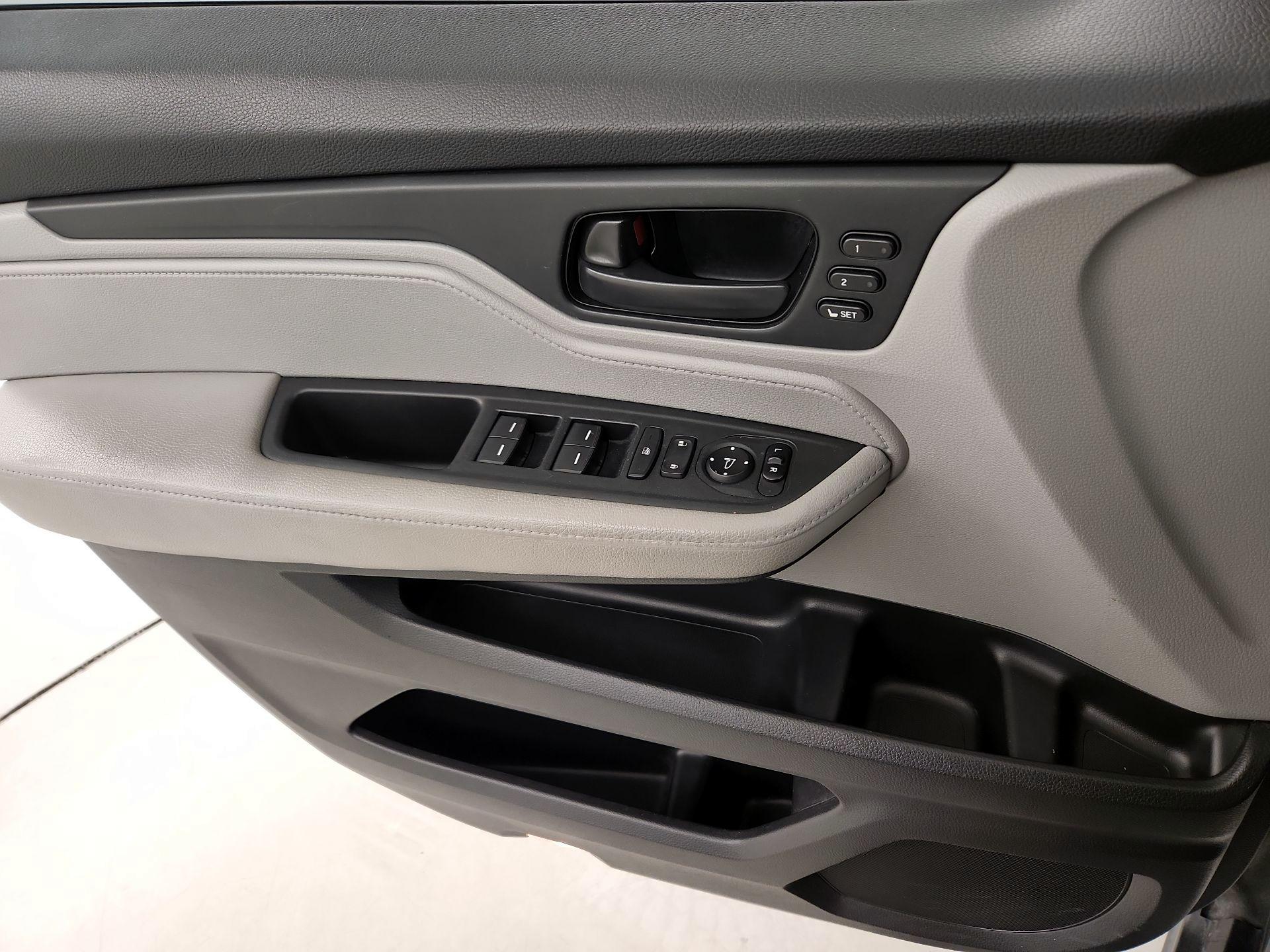 Thumbnail: 2018 Honda Odyssey - 12
