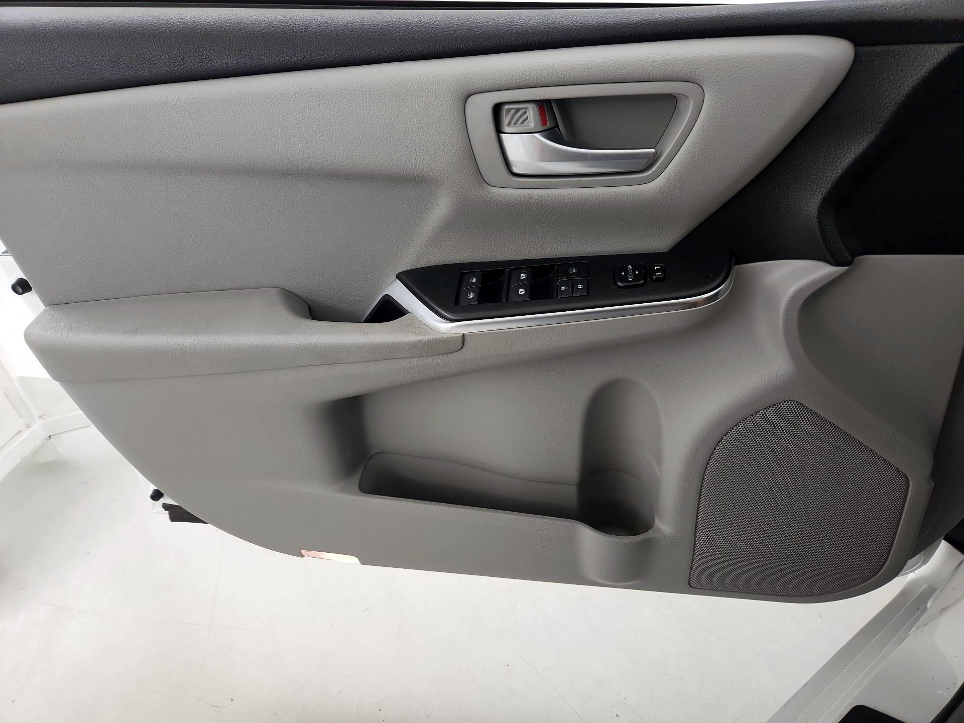 Thumbnail: 2017 Toyota Camry - 12