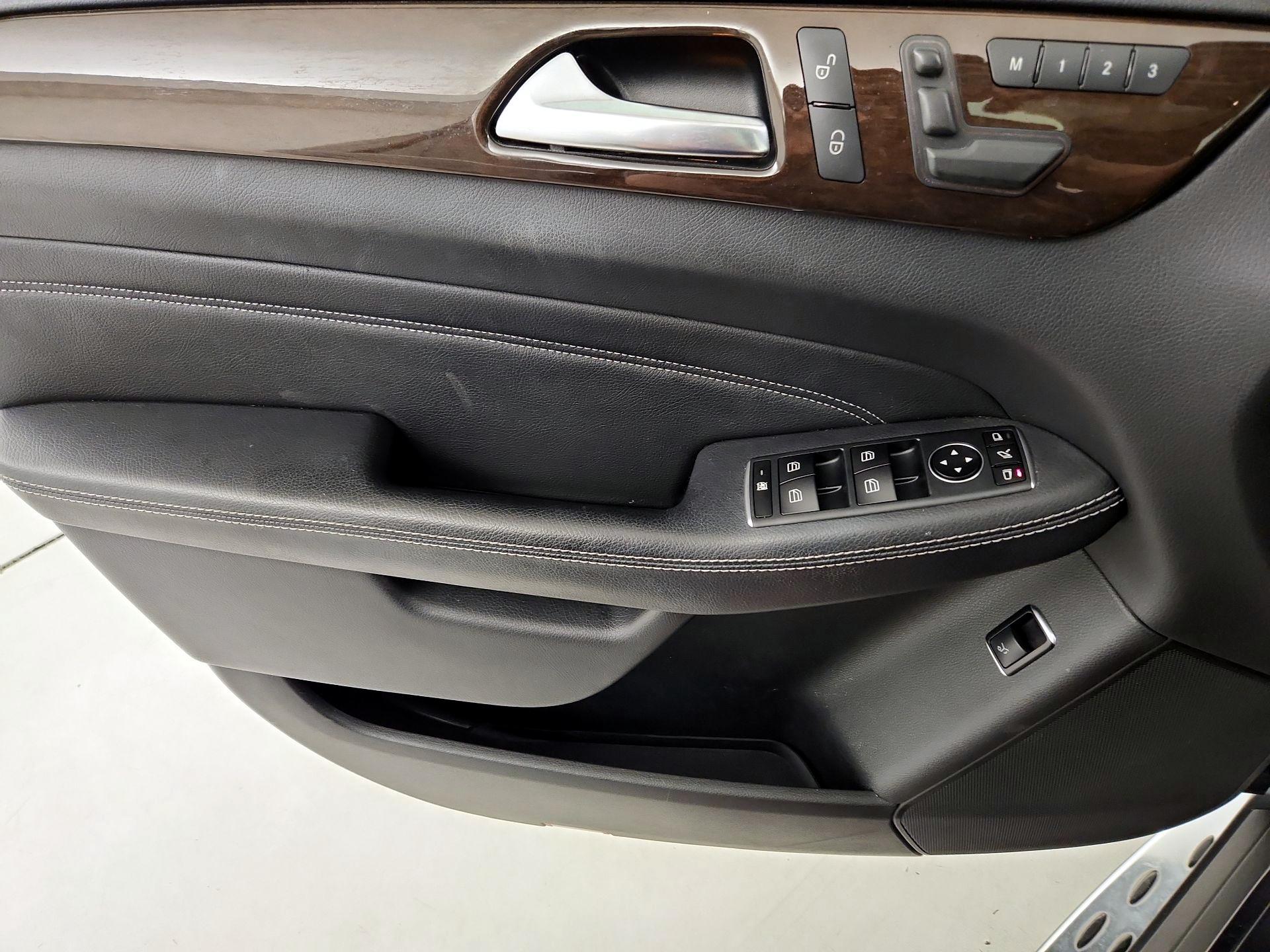 Thumbnail: 2015 Mercedes-Benz M-Class - 12