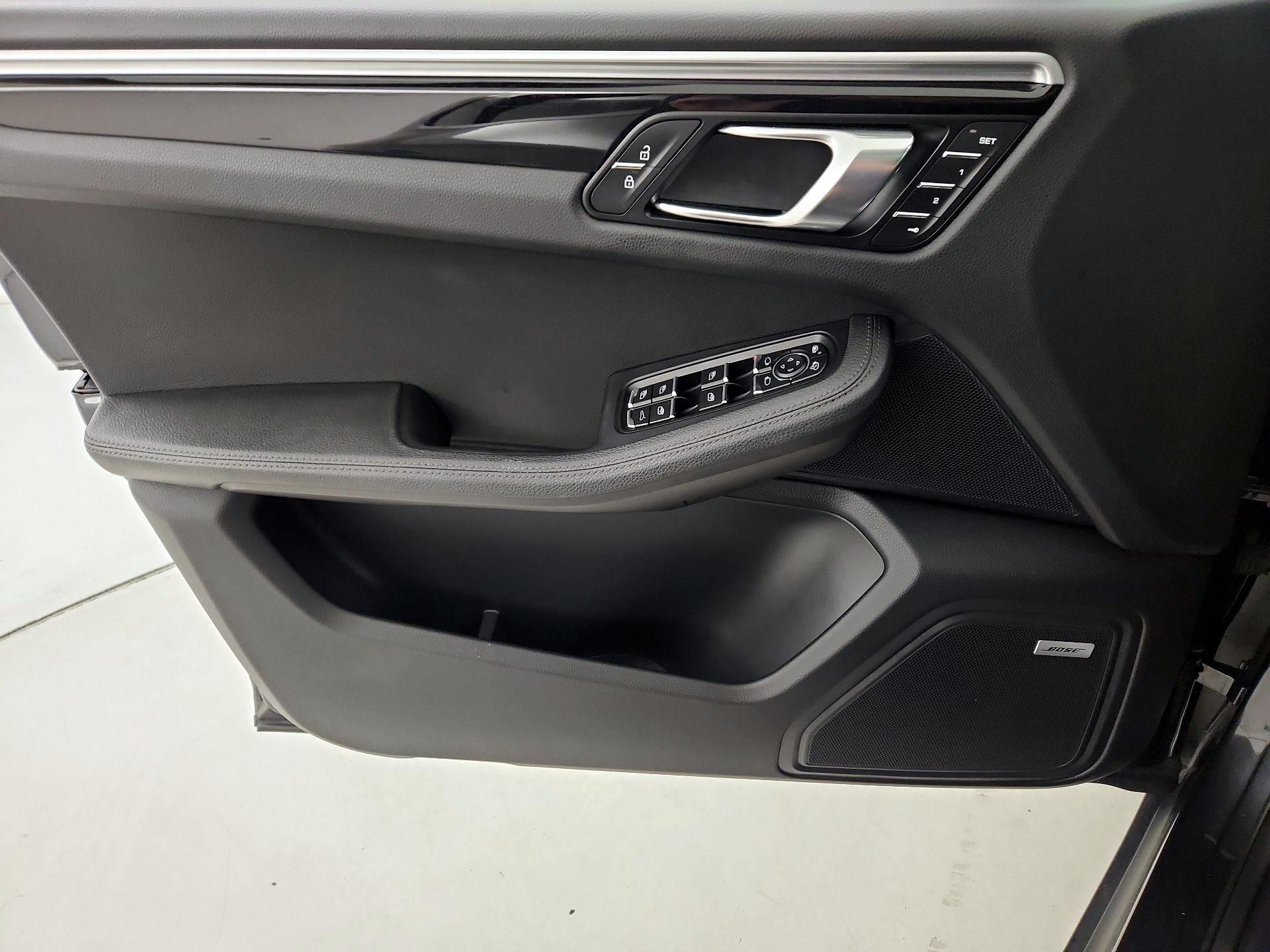 Thumbnail: 2020 Porsche Macan - 12