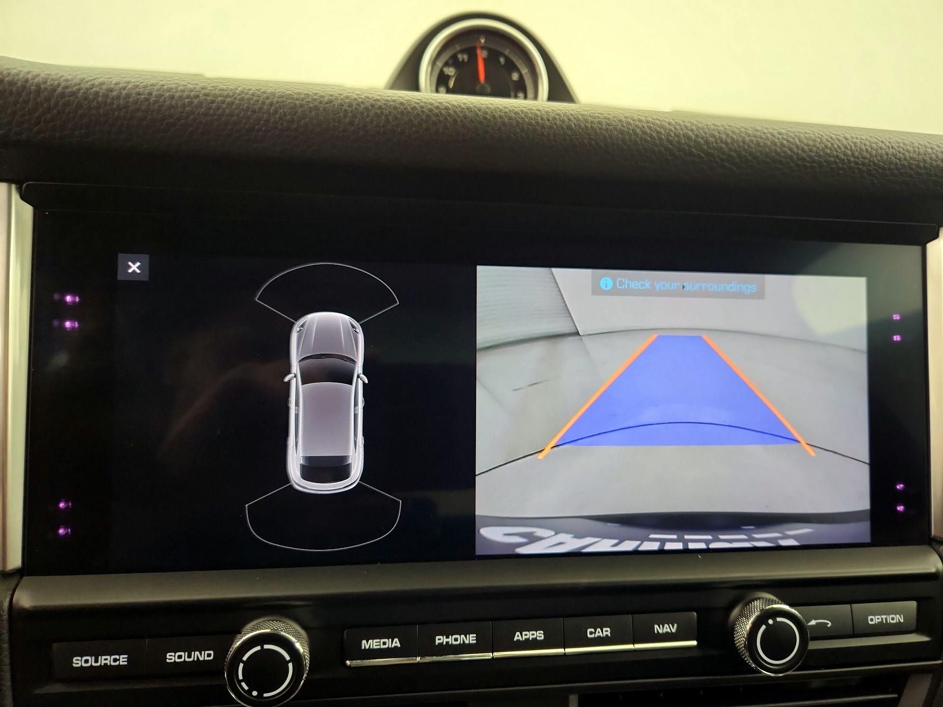 Thumbnail: 2020 Porsche Macan - 15