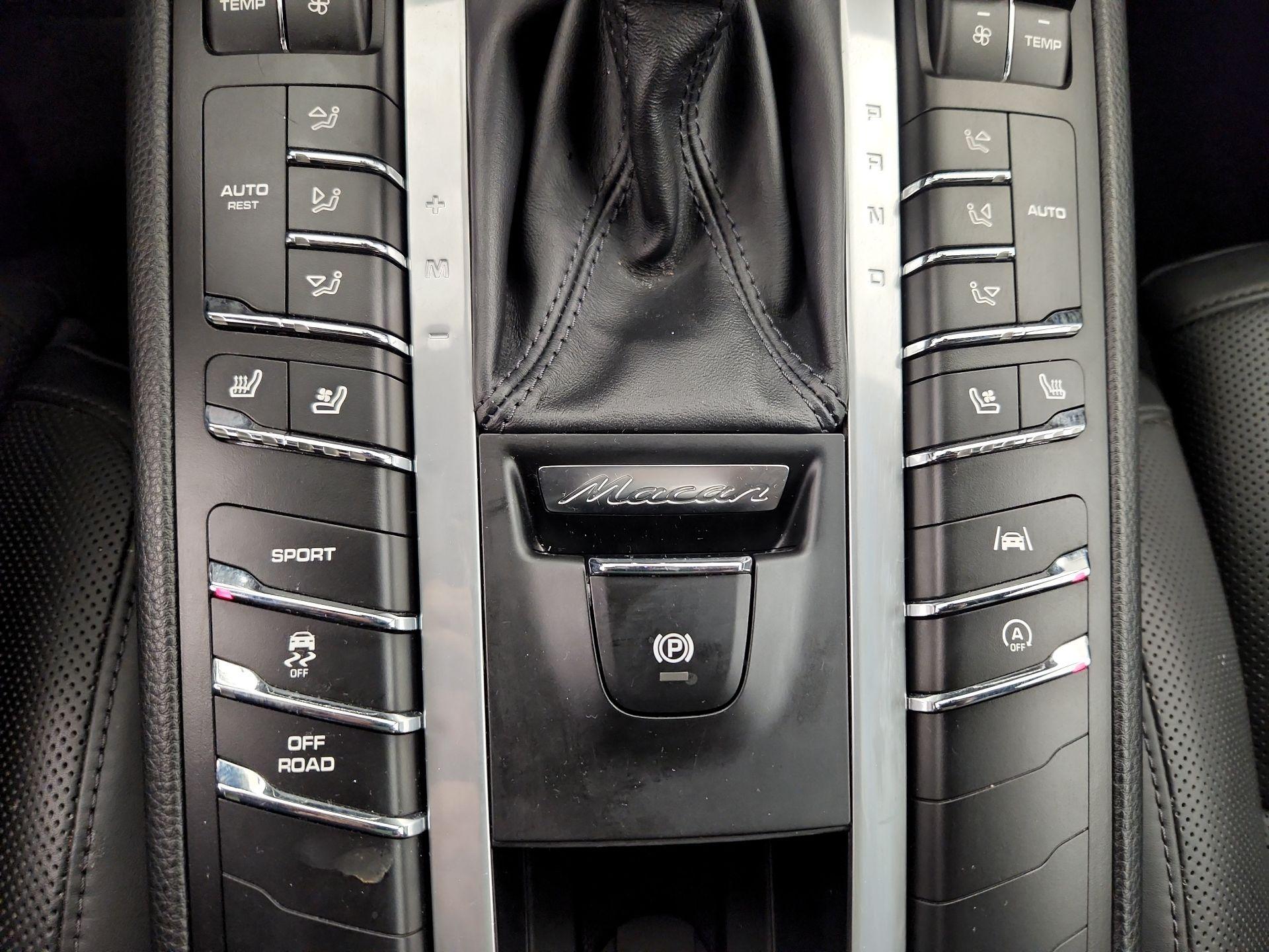 Thumbnail: 2020 Porsche Macan - 17