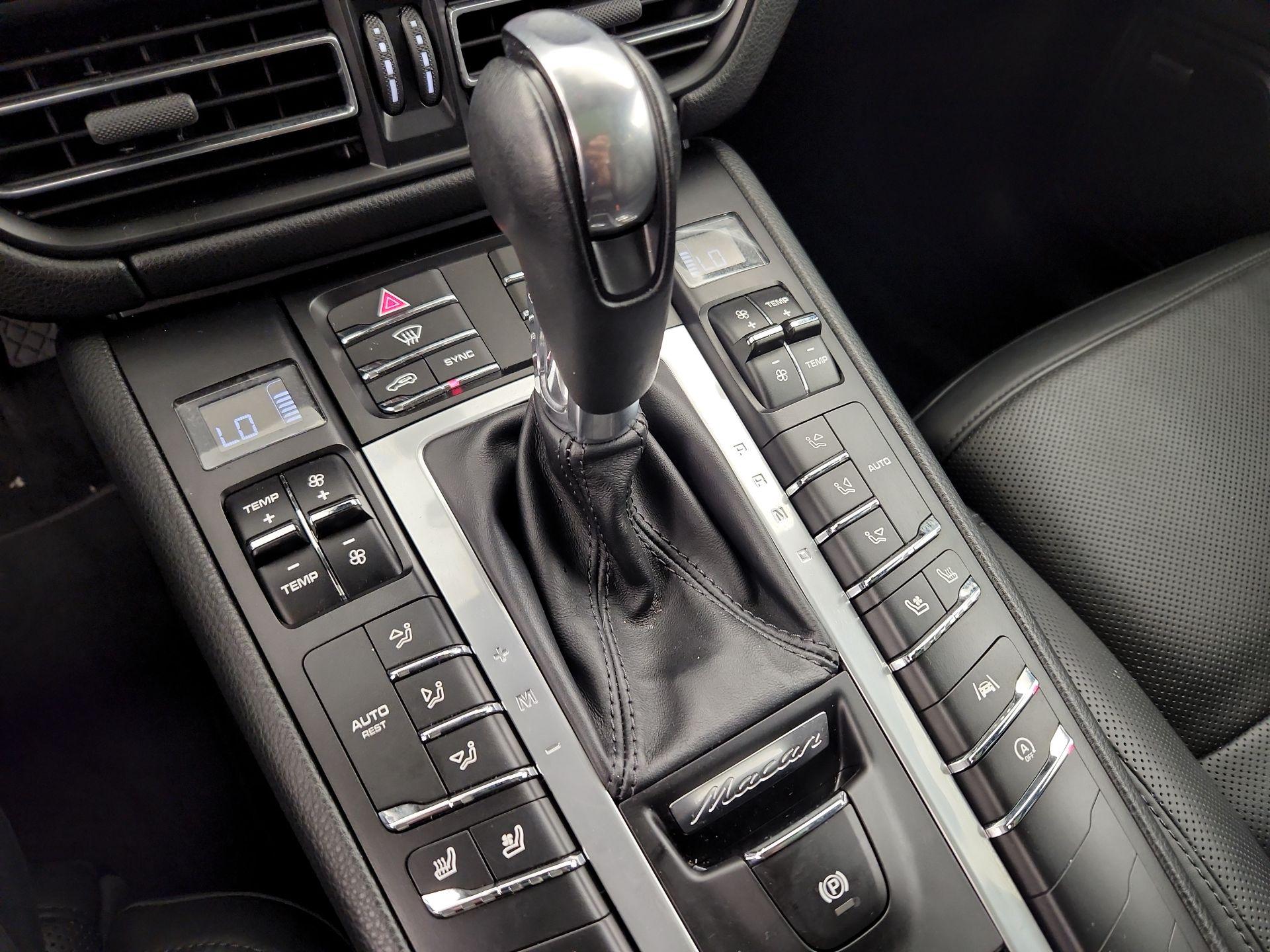 Thumbnail: 2020 Porsche Macan - 18