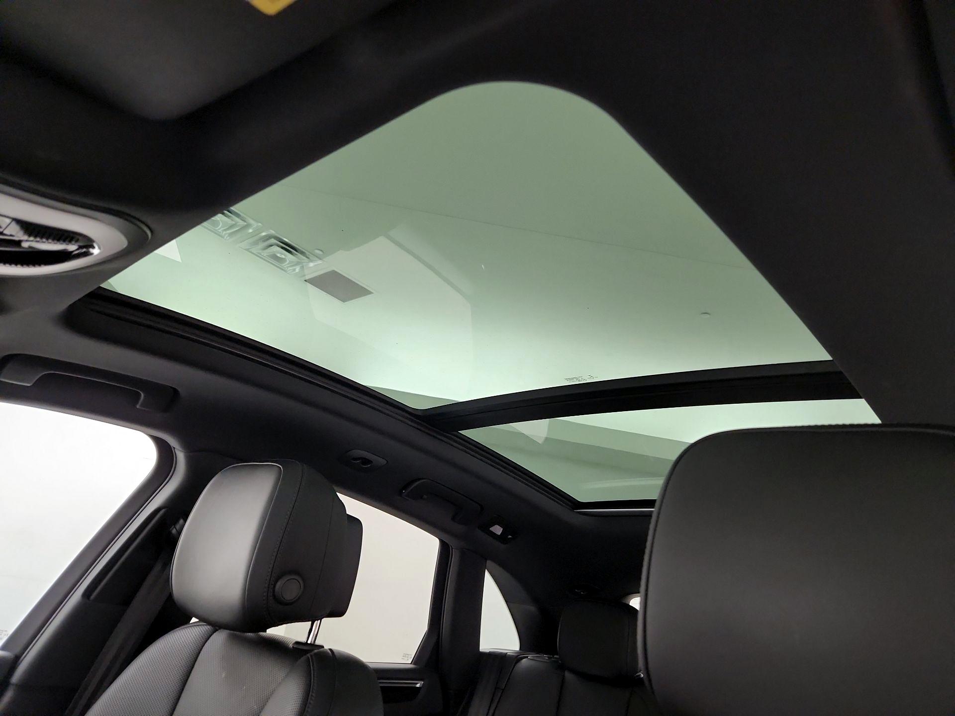 Thumbnail: 2020 Porsche Macan - 20