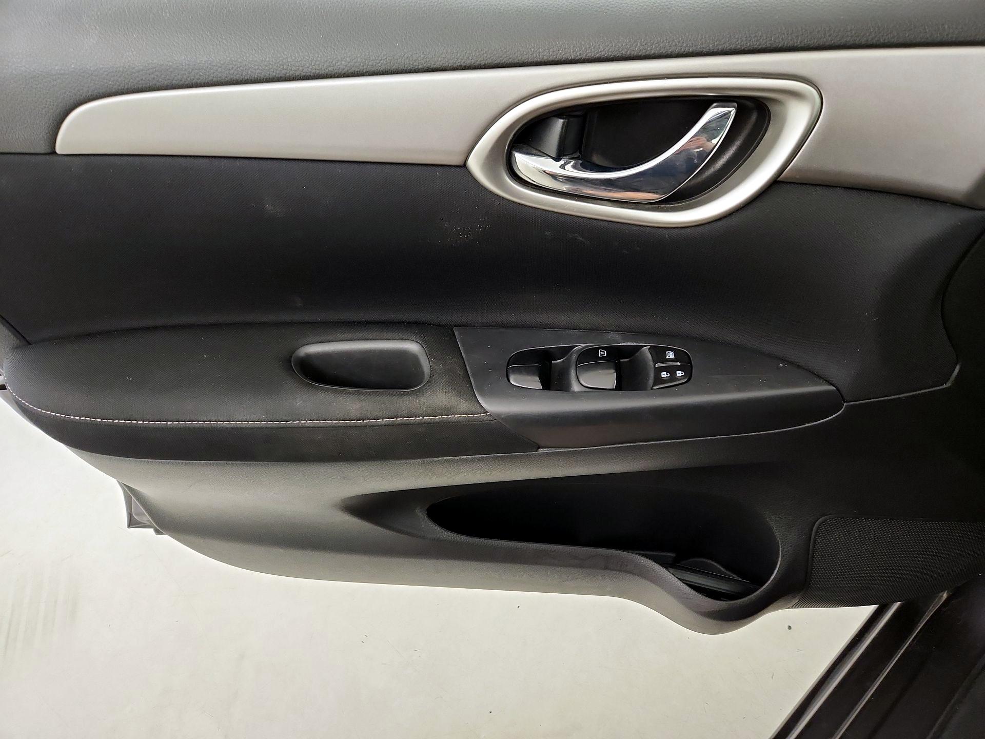 Thumbnail: 2014 Nissan Sentra - 12
