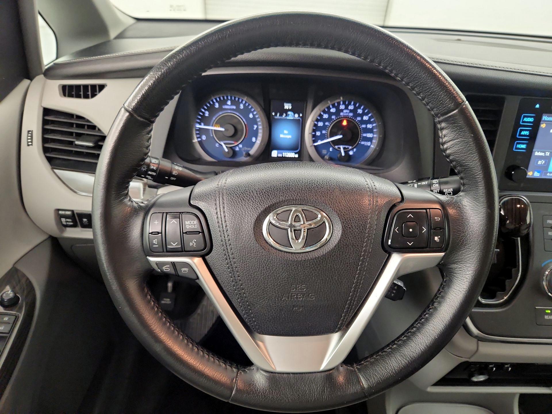 Thumbnail: 2015 Toyota Sienna - 10