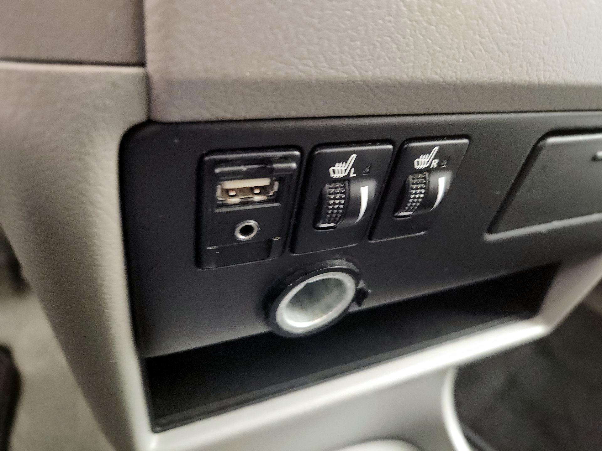 Thumbnail: 2015 Toyota Sienna - 18