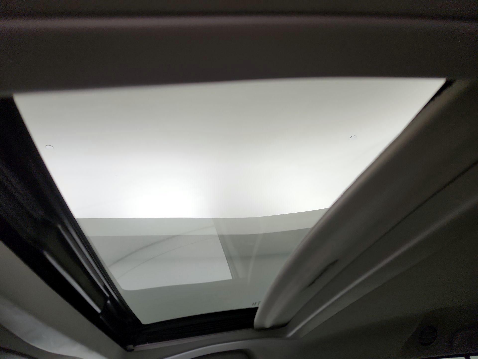 Thumbnail: 2015 Toyota Sienna - 19