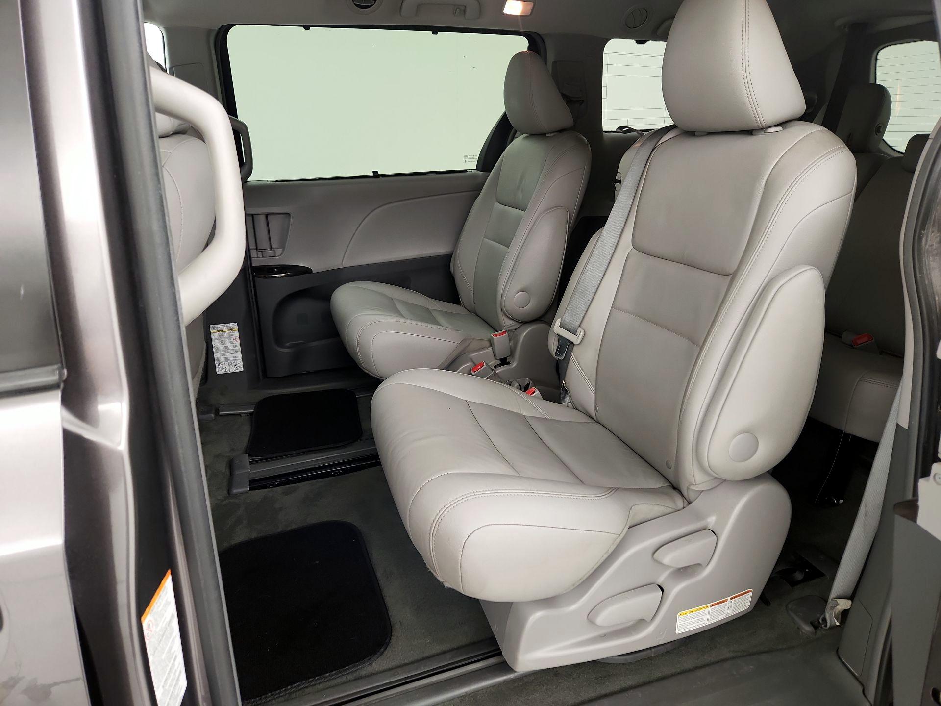 Thumbnail: 2015 Toyota Sienna - 20