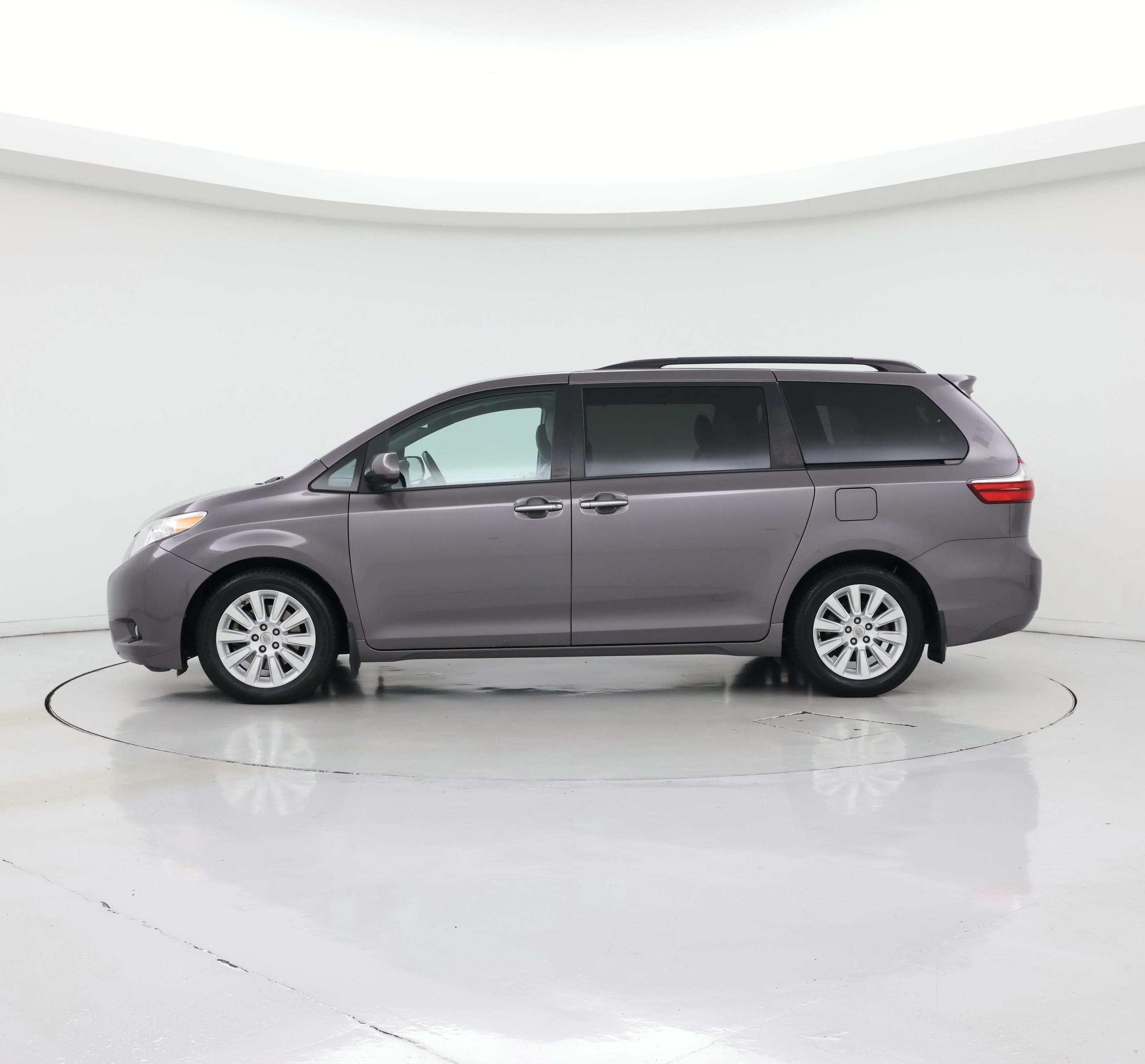 Thumbnail: 2015 Toyota Sienna - 3