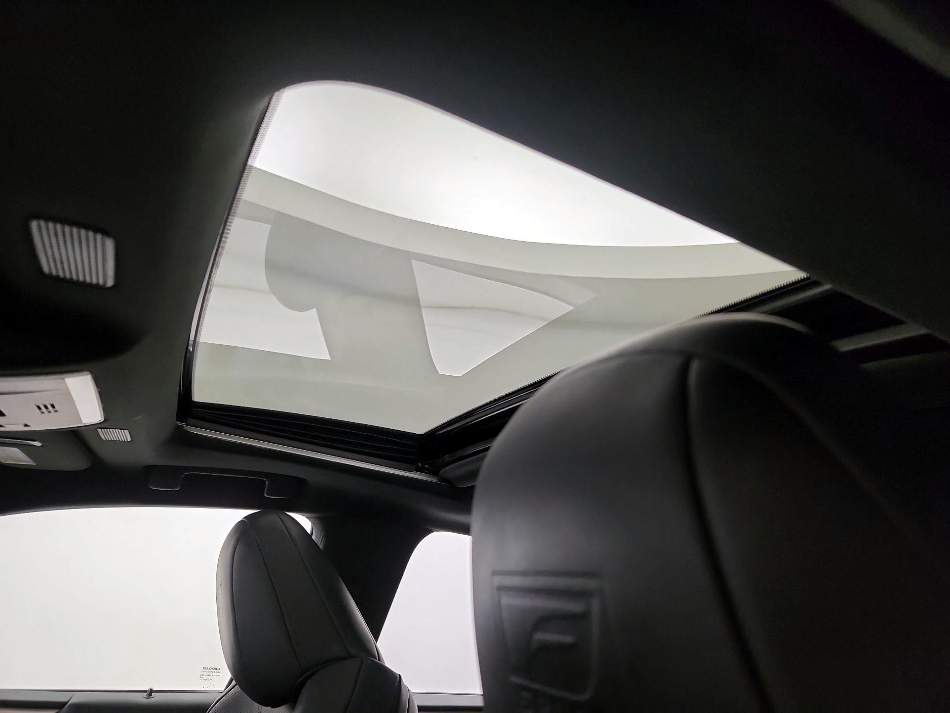 Thumbnail: 2021 Lexus ES - 20