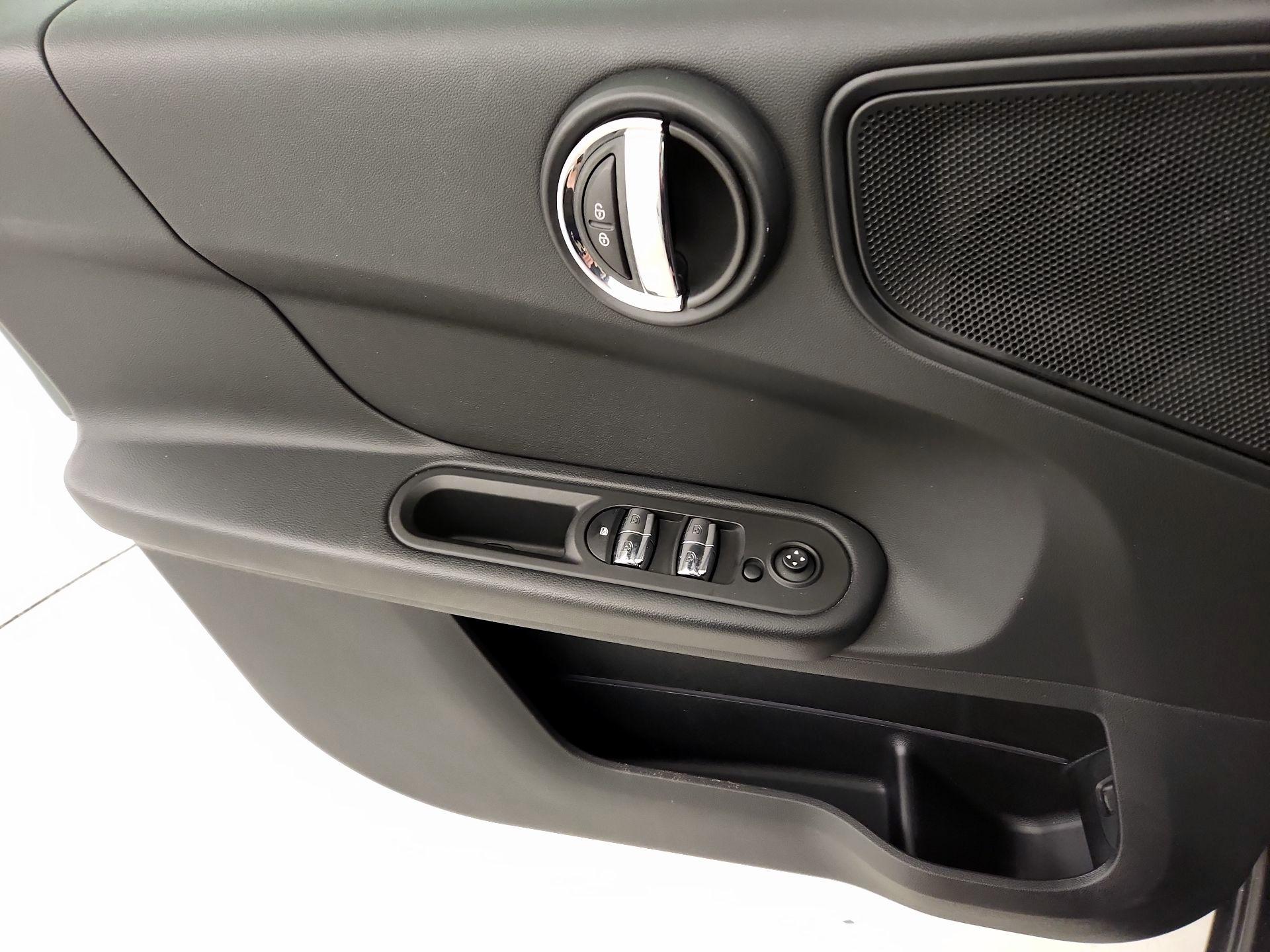 Thumbnail: 2017 MINI Cooper Countryman - 12