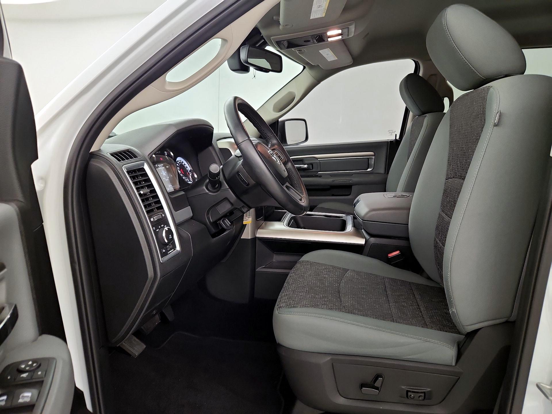 Thumbnail: 2019 RAM 1500 Classic - 11