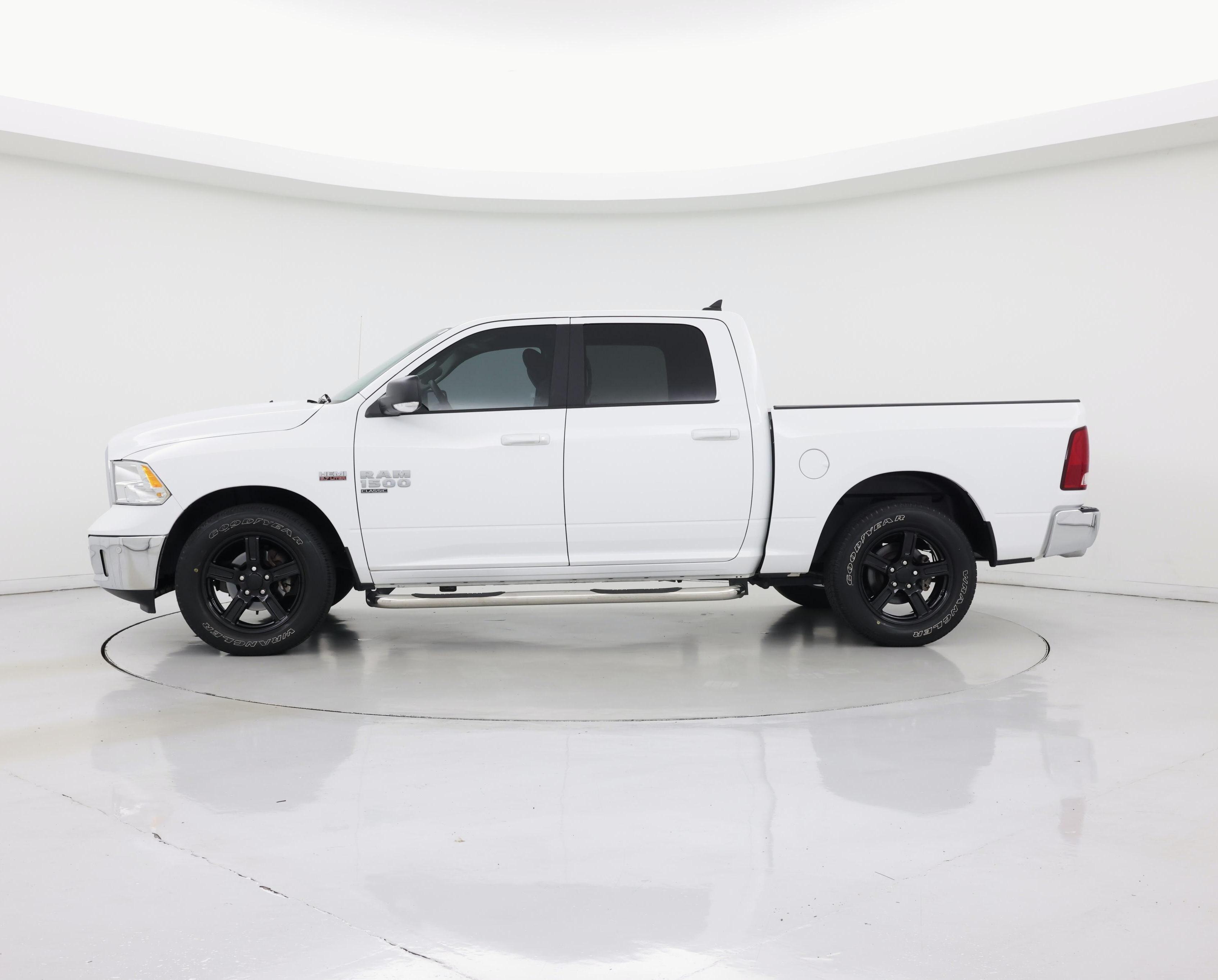 Thumbnail: 2019 RAM 1500 Classic - 3