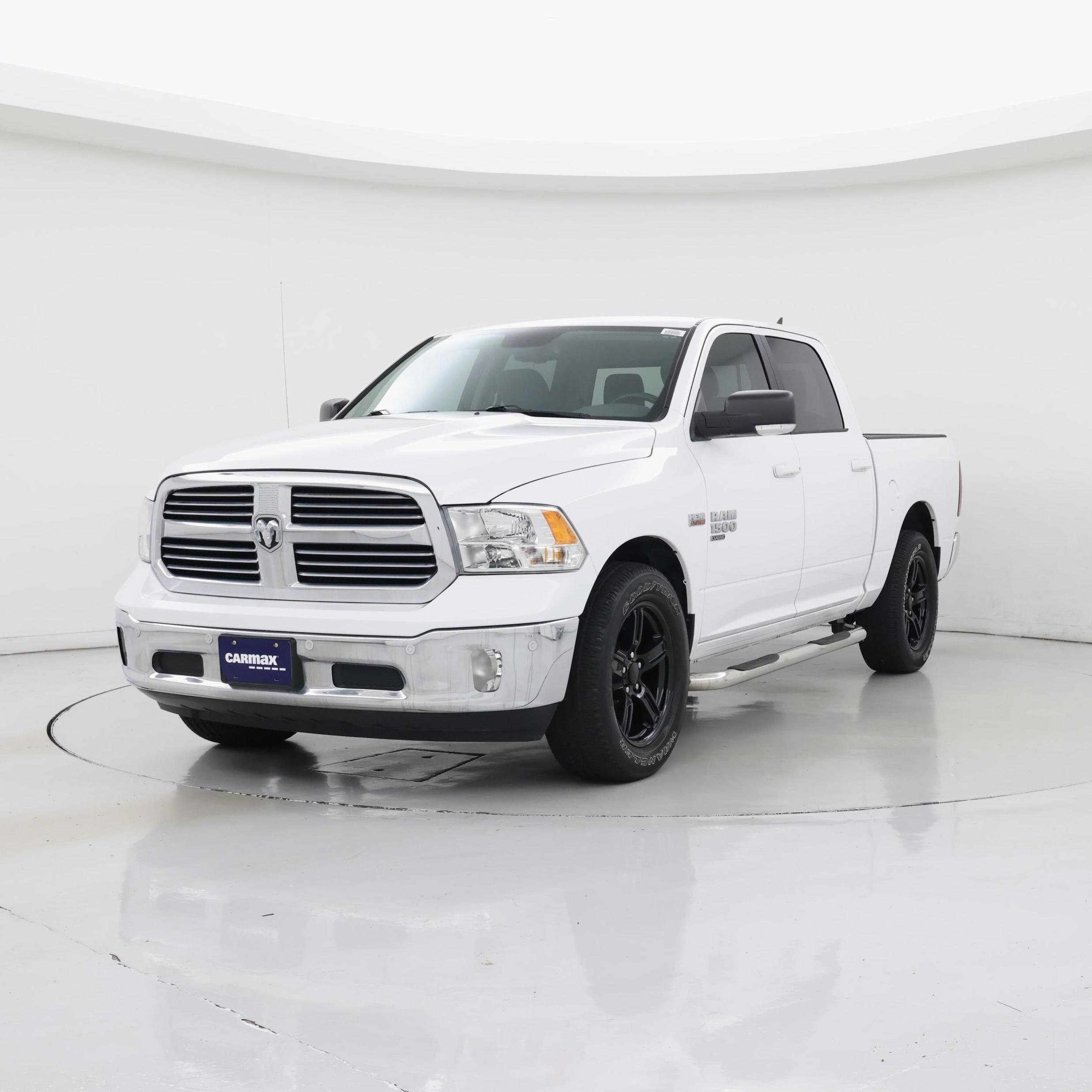 Thumbnail: 2019 RAM 1500 Classic - 4