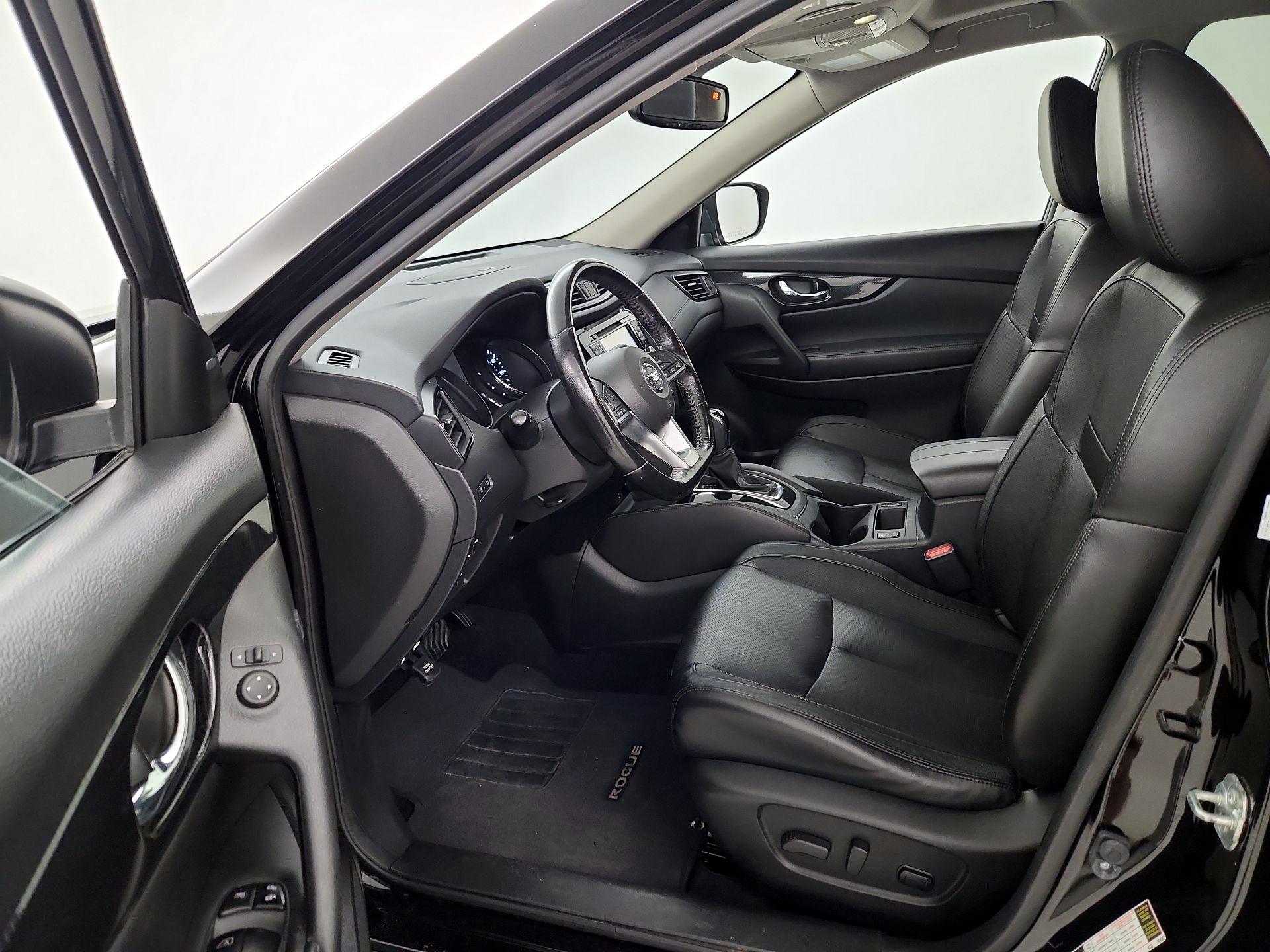 Thumbnail: 2017 Nissan Rogue - 11