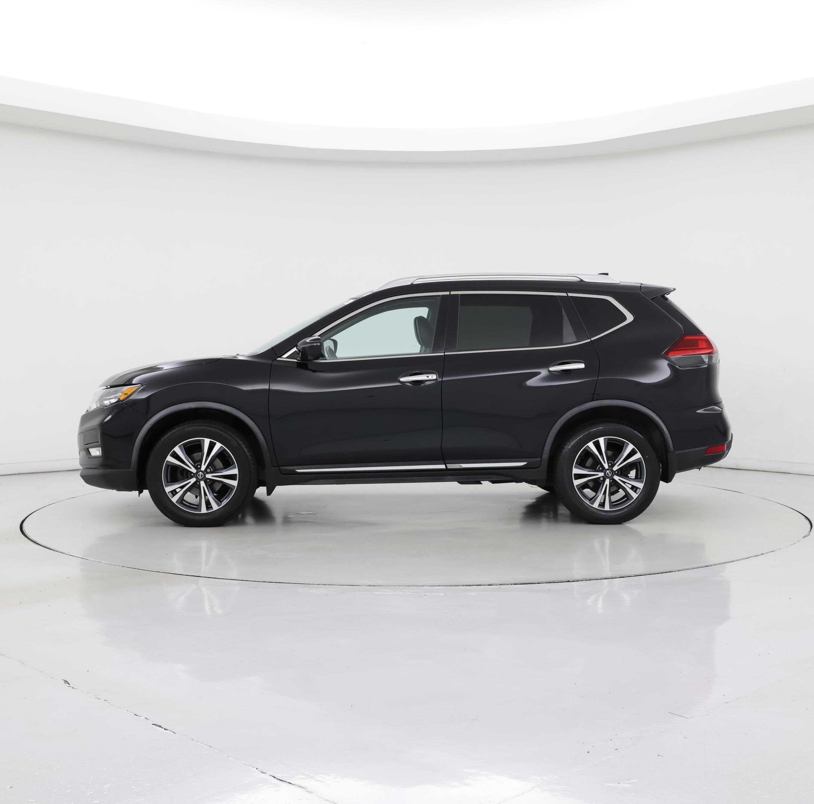 Thumbnail: 2017 Nissan Rogue - 3
