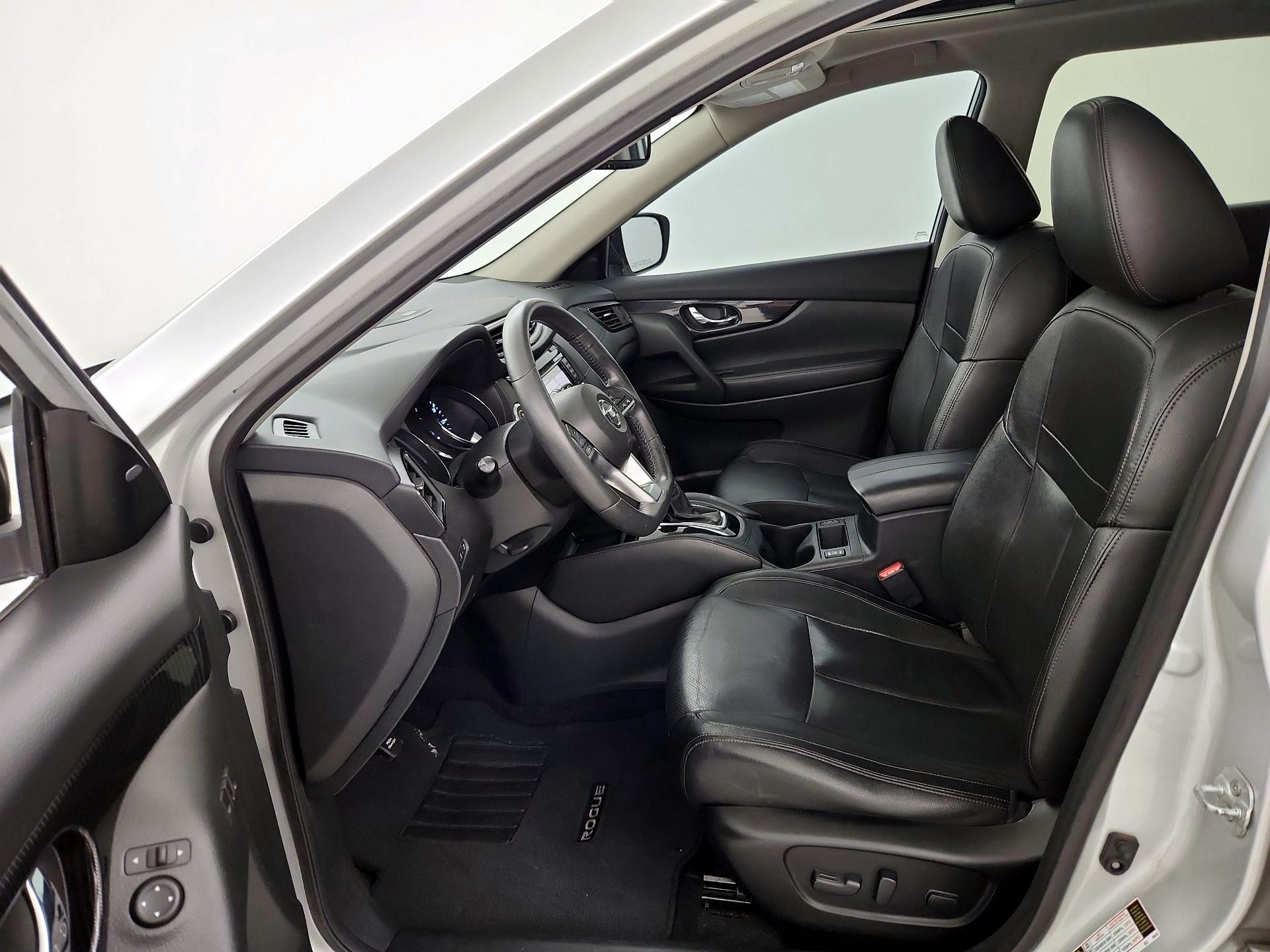 Thumbnail: 2017 Nissan Rogue - 11