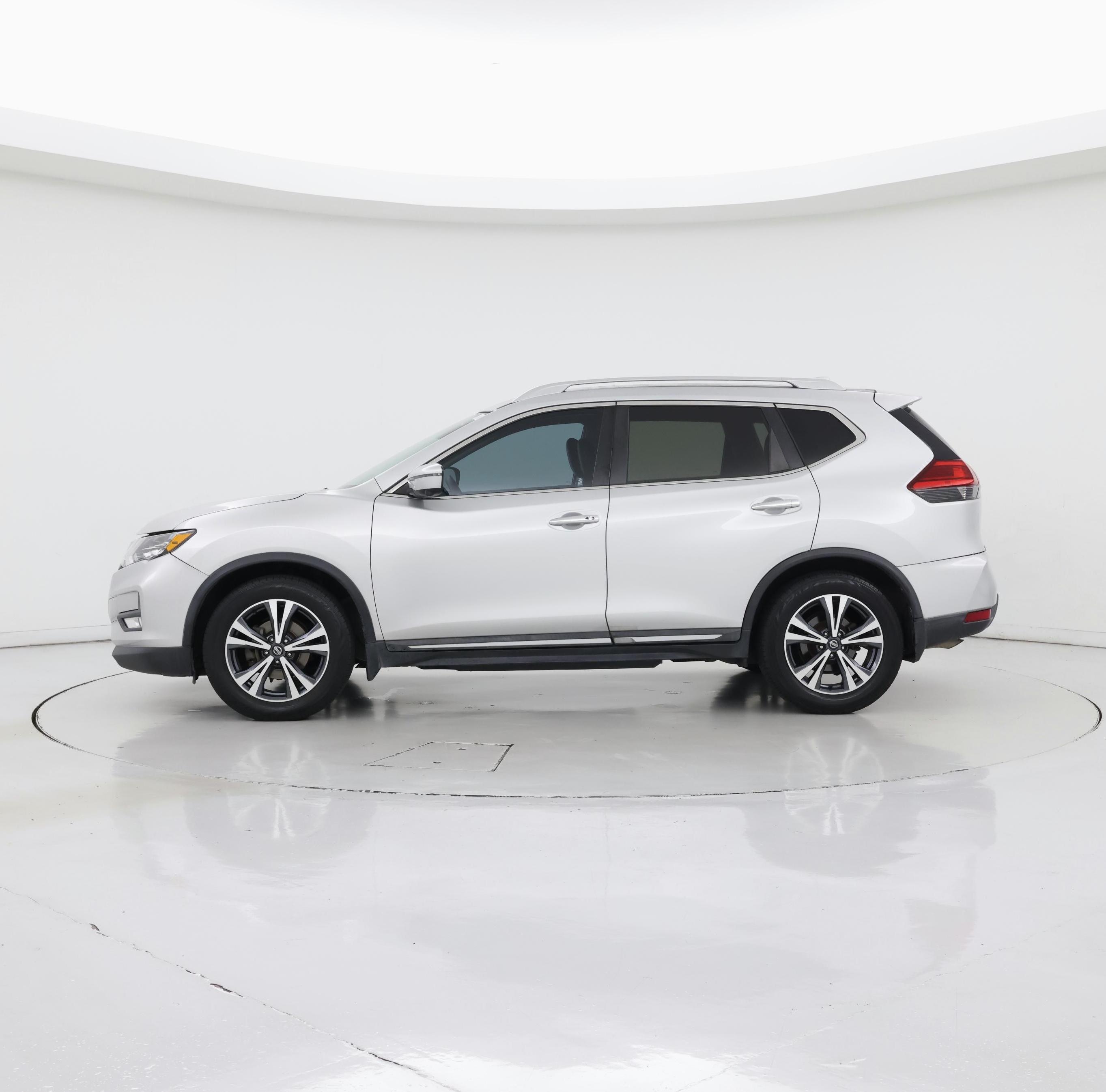 Thumbnail: 2017 Nissan Rogue - 3