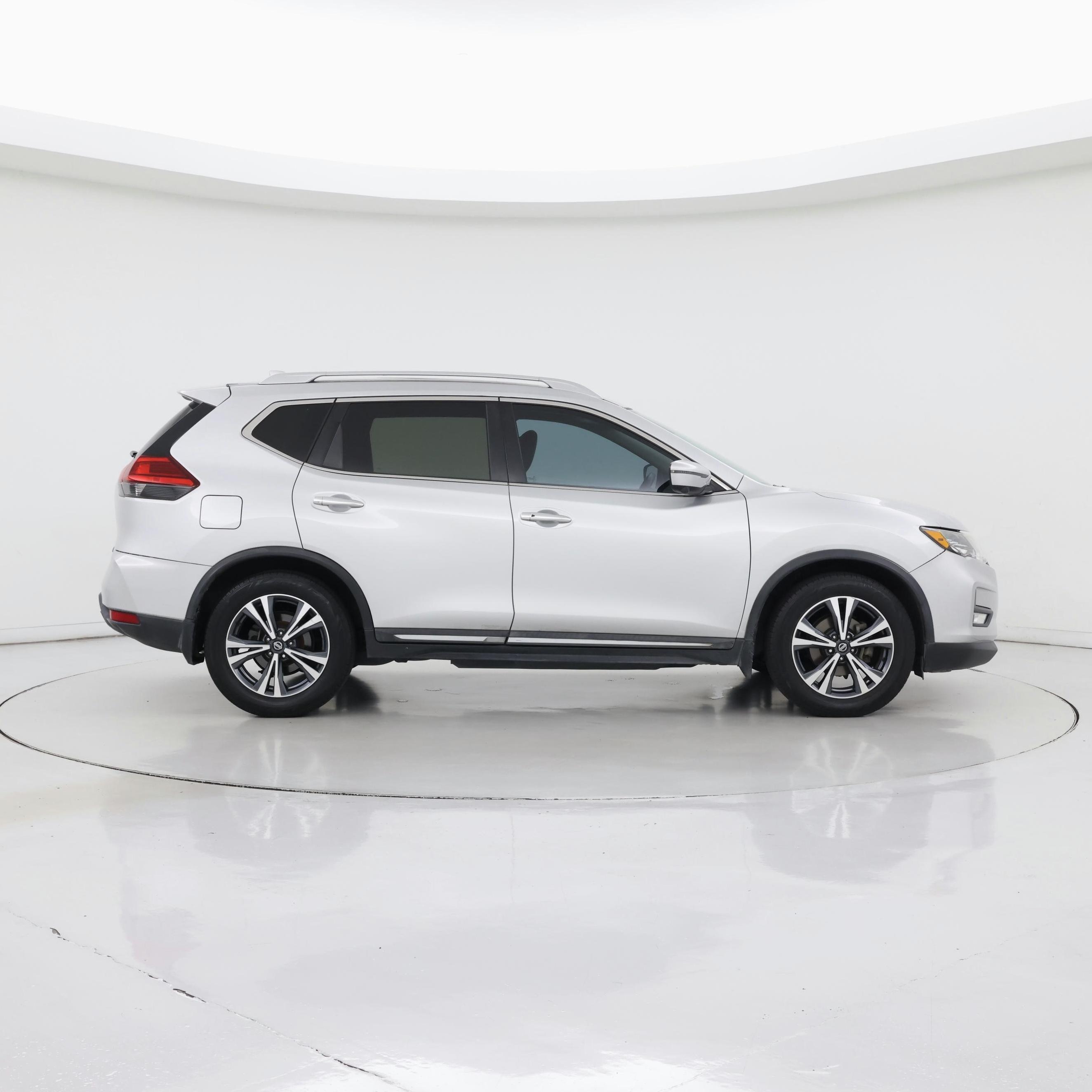 Thumbnail: 2017 Nissan Rogue - 7