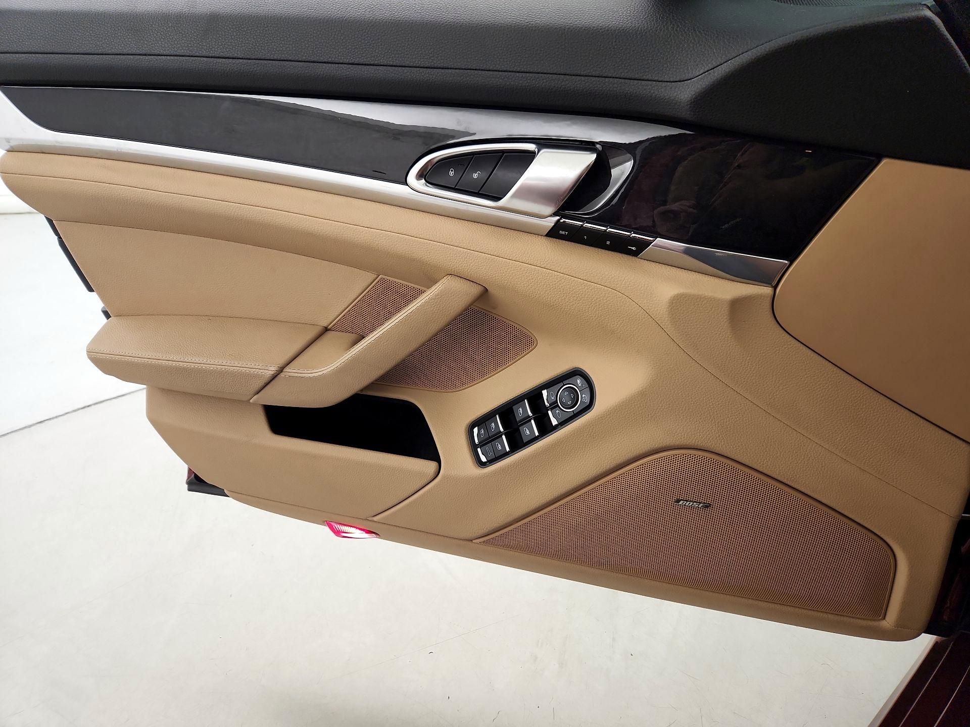 Thumbnail: 2016 Porsche Panamera - 12